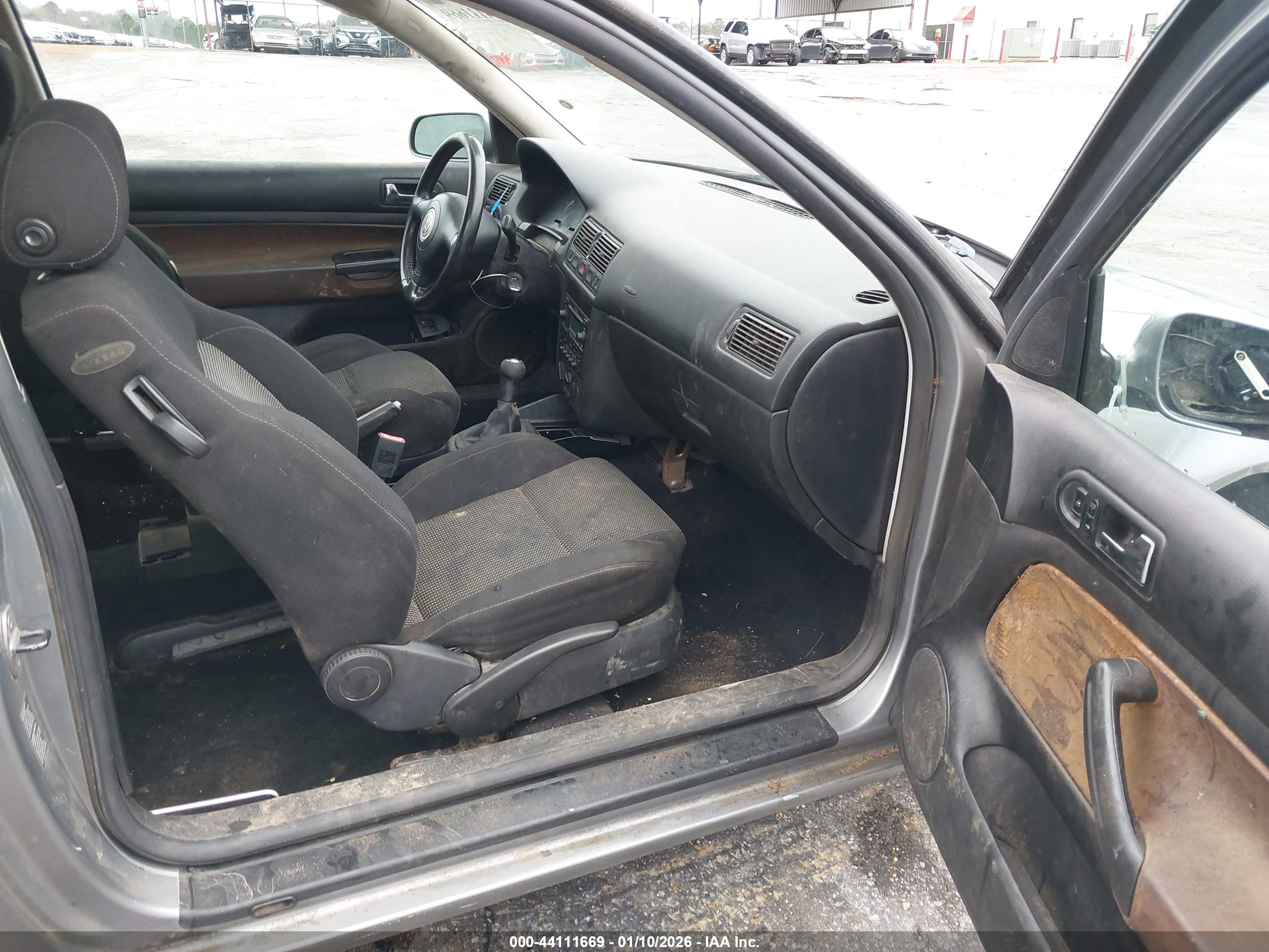 VOLKSWAGEN GTI image 5