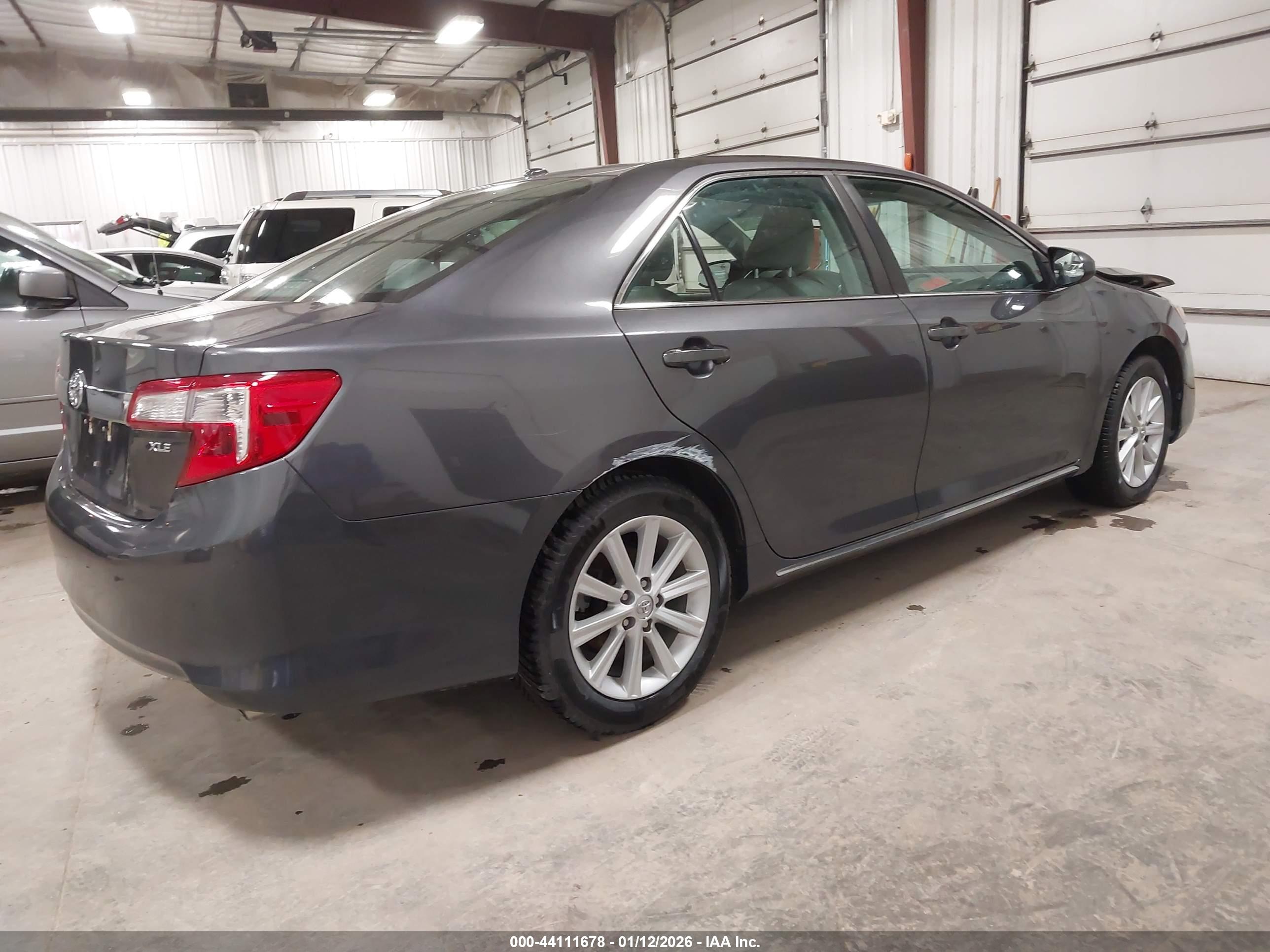 TOYOTA CAMRY image 4