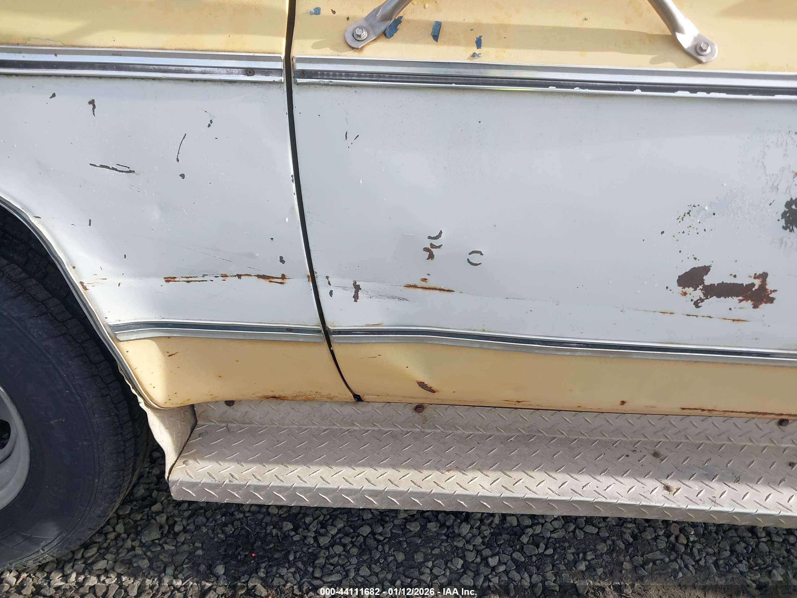 CHEVROLET SILVERADO image 6