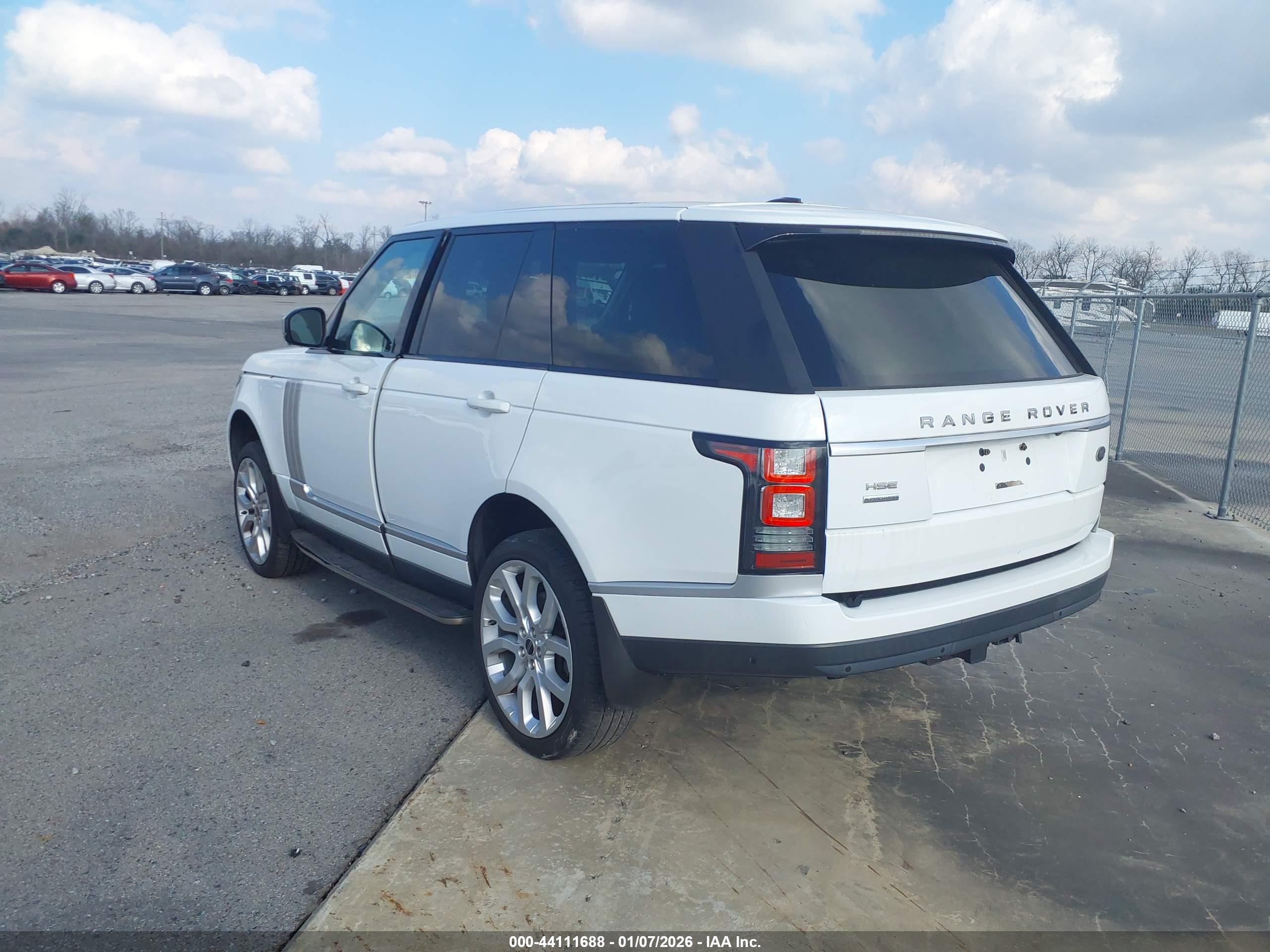 LAND ROVER image 3
