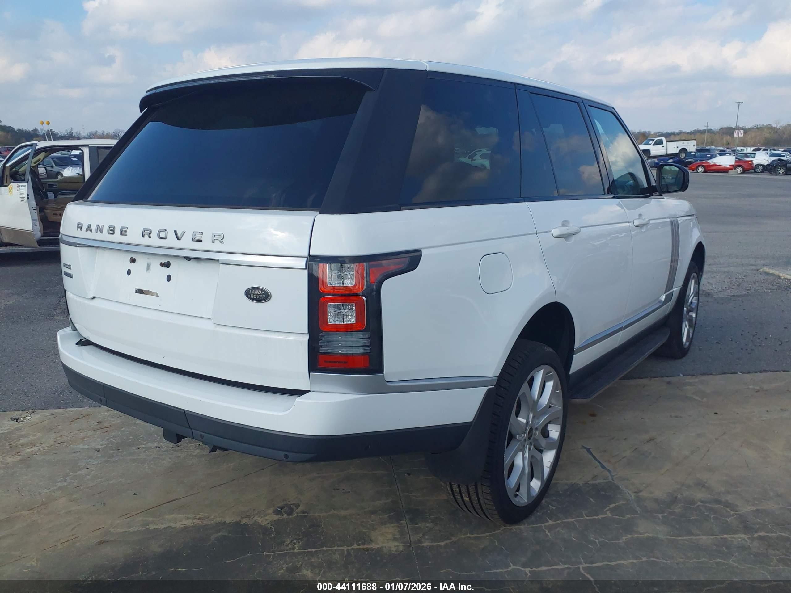 LAND ROVER image 4