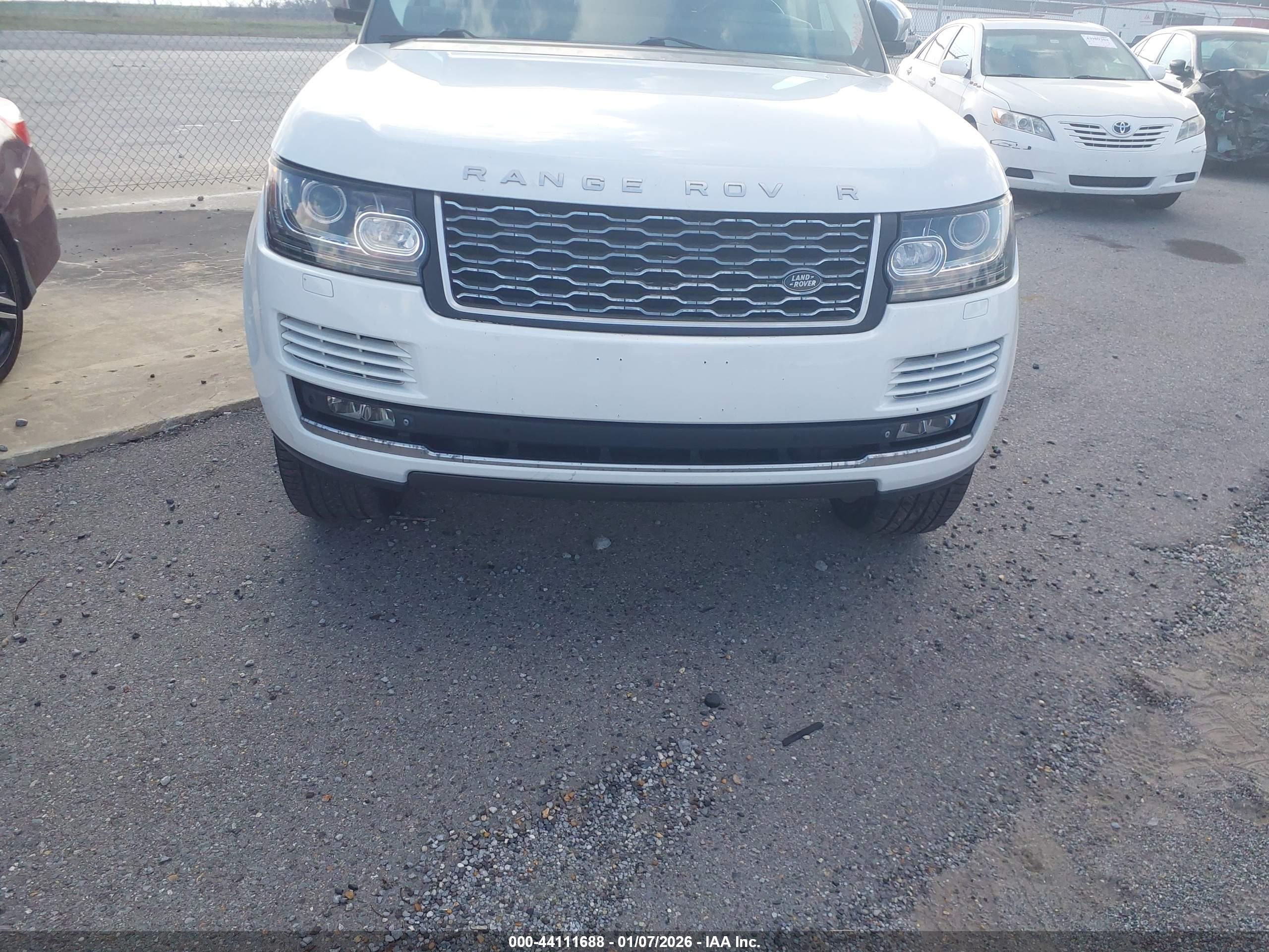 LAND ROVER image 6