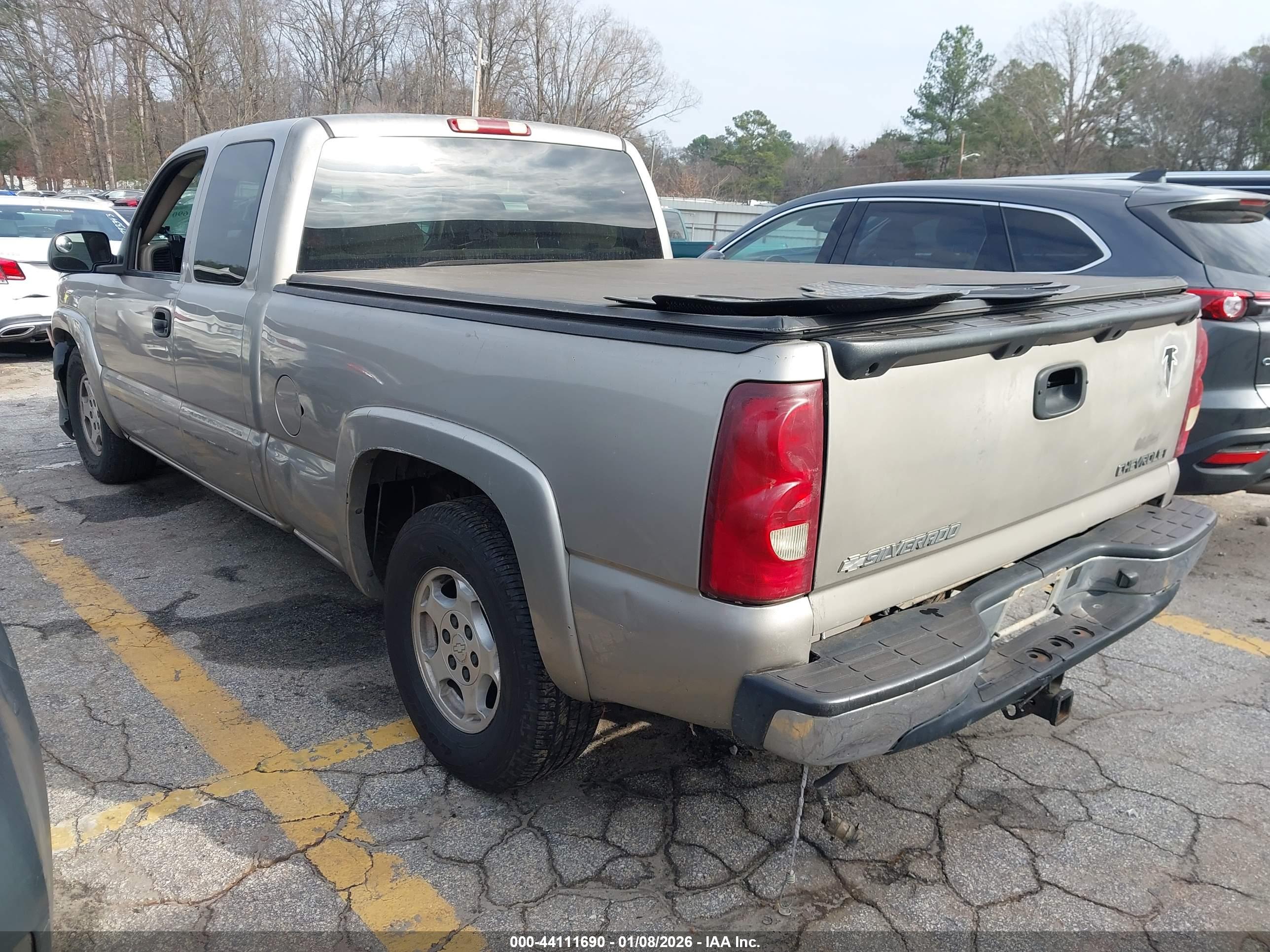 CHEVROLET SILVERADO image 3