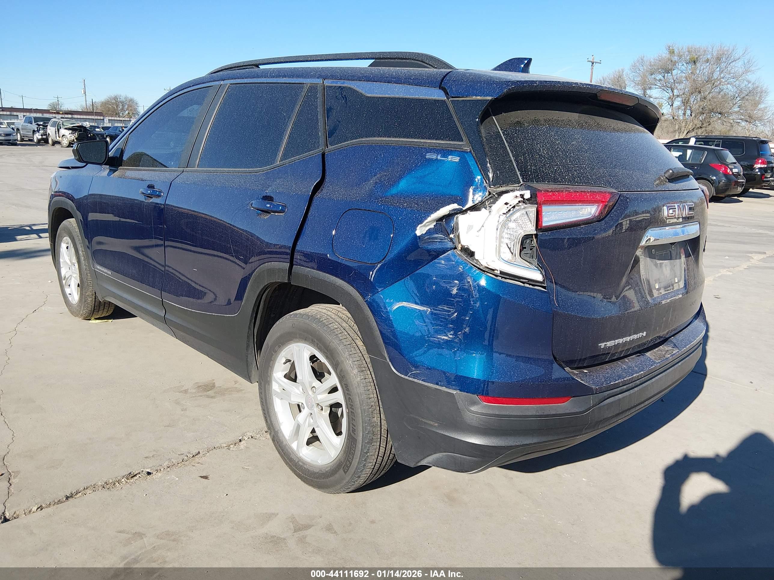 GMC TERRAIN image 3