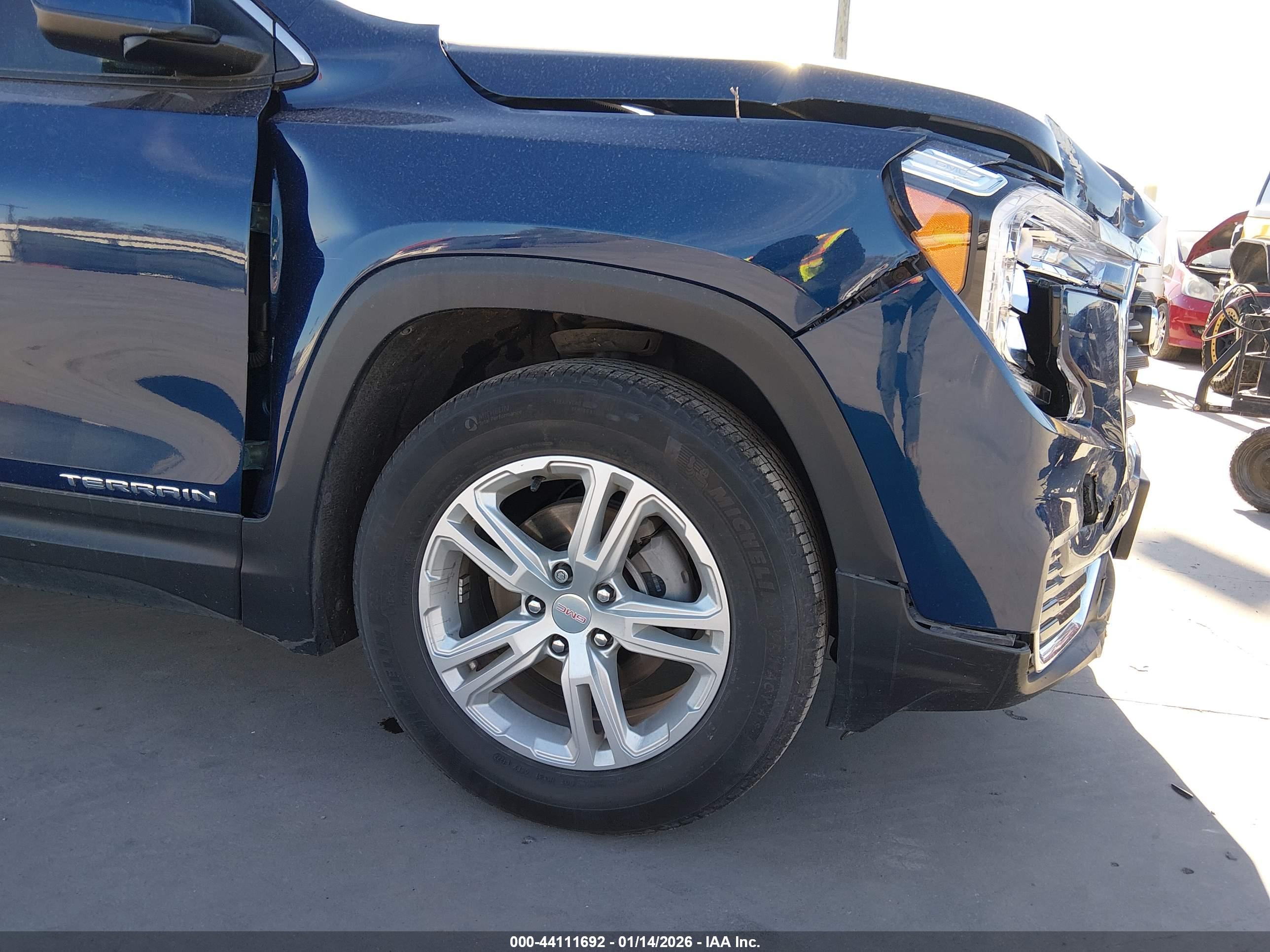 GMC TERRAIN image 6