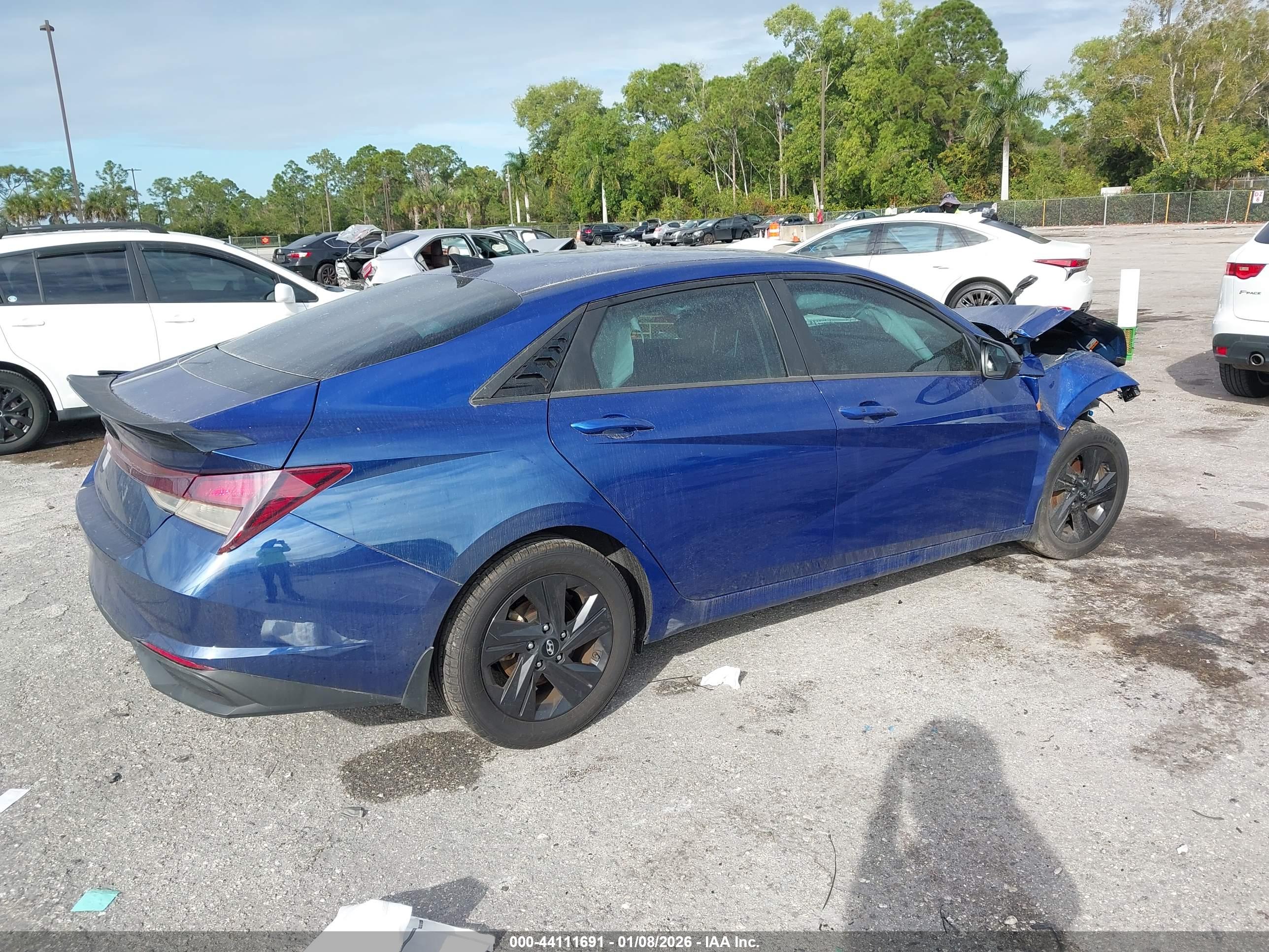 HYUNDAI ELANTRA image 4