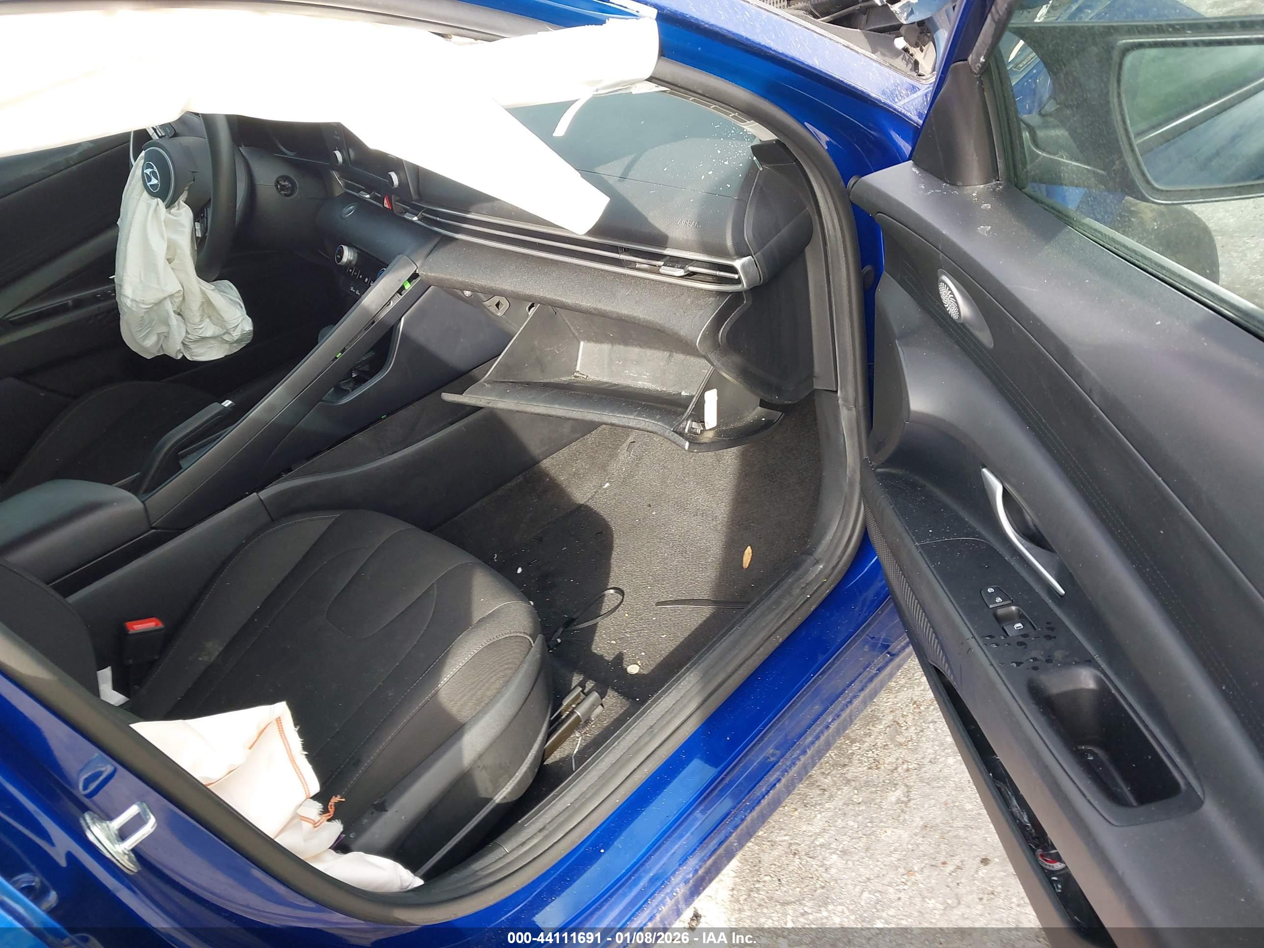 HYUNDAI ELANTRA image 5