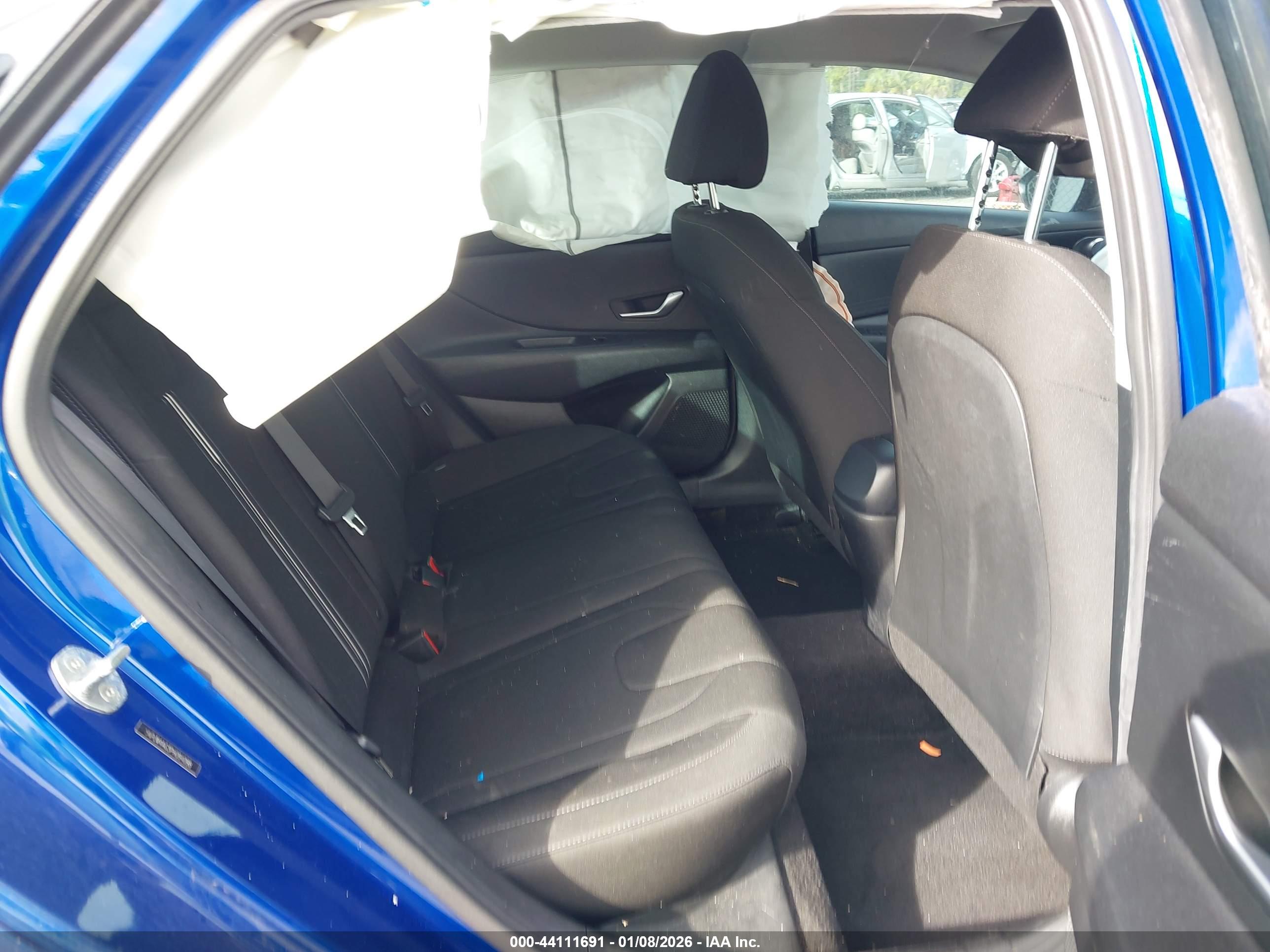 HYUNDAI ELANTRA image 8