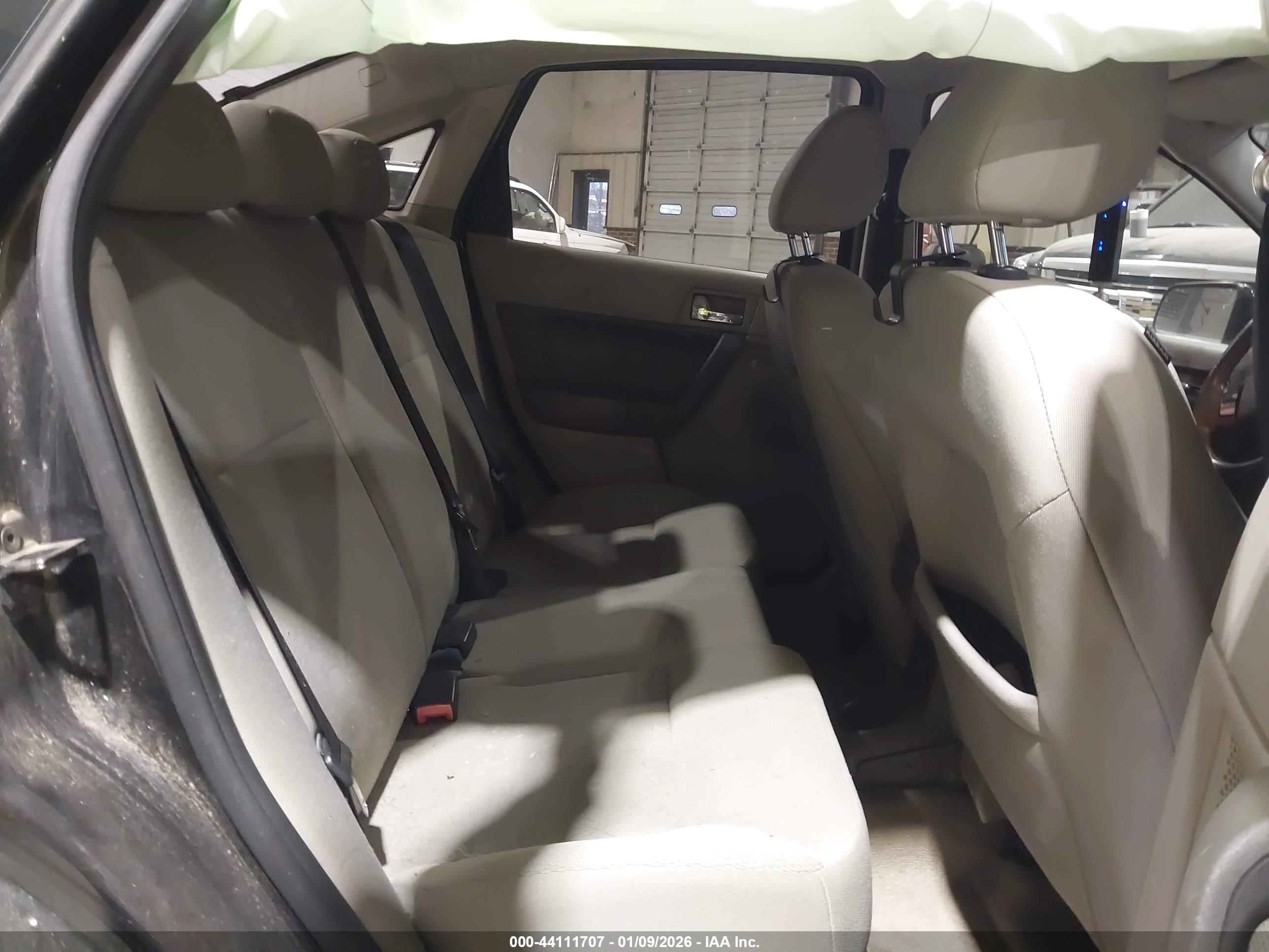 FORD FOCUS image 8