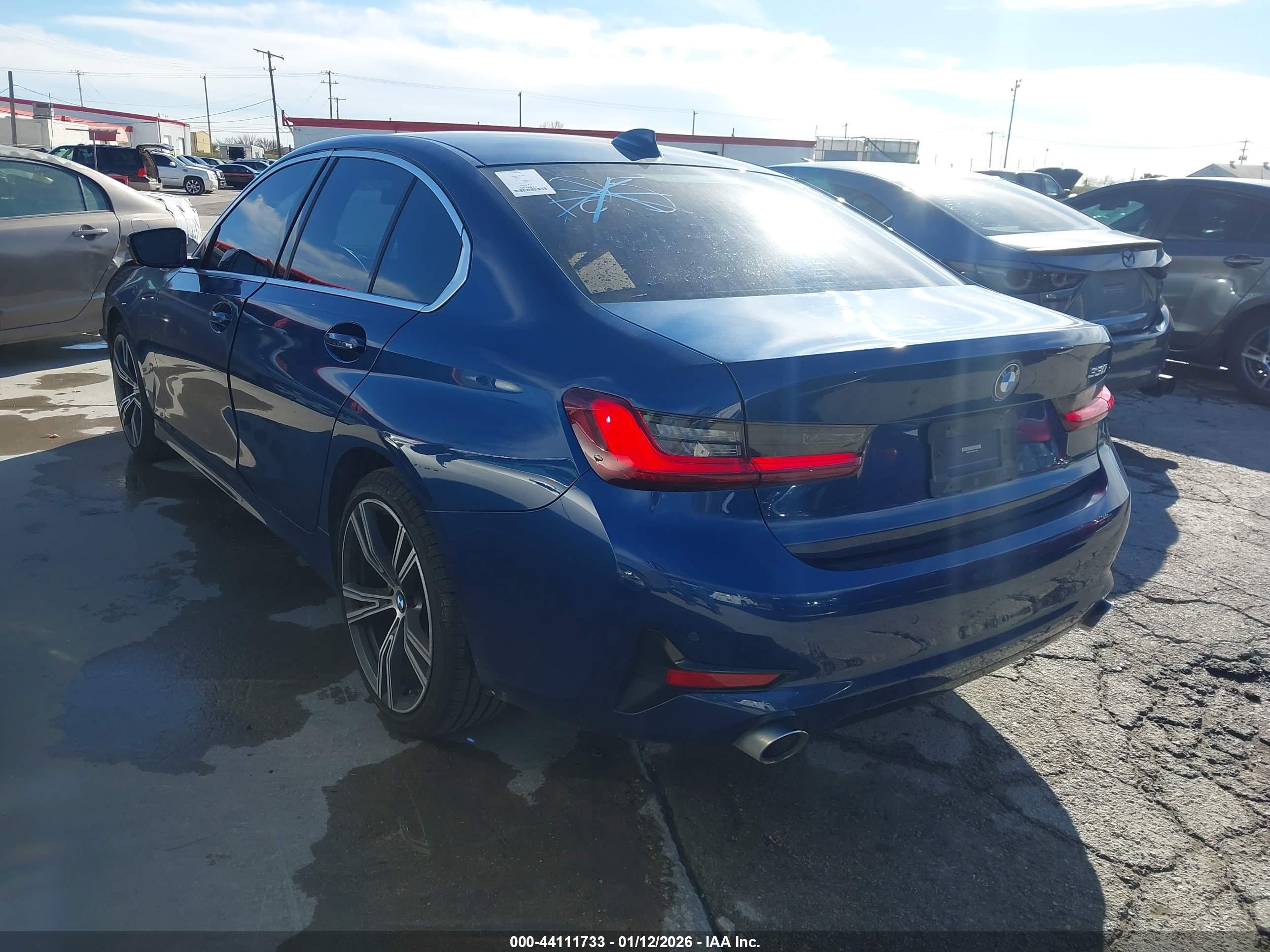 BMW 330I image 3