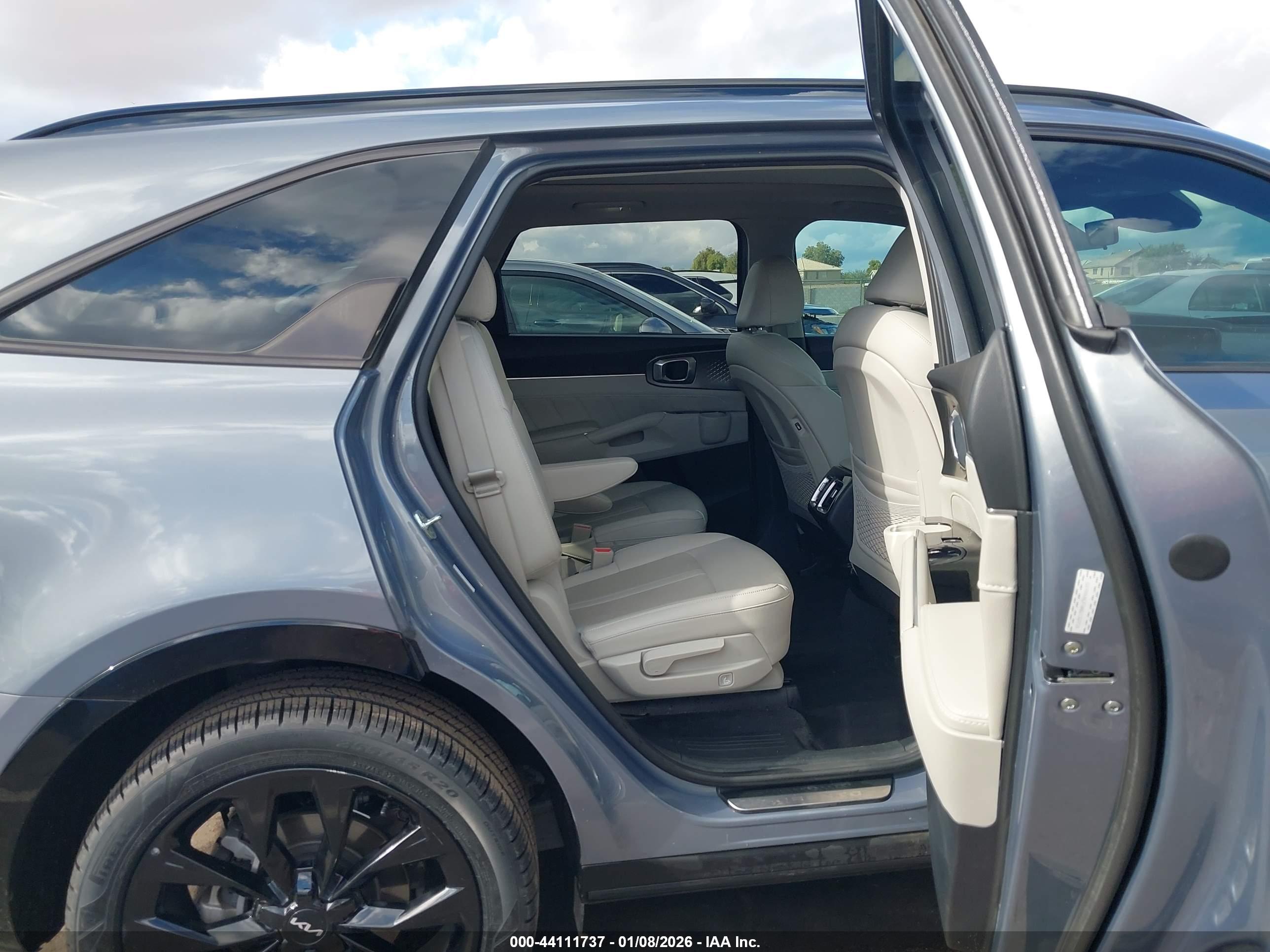 KIA SORENTO image 8