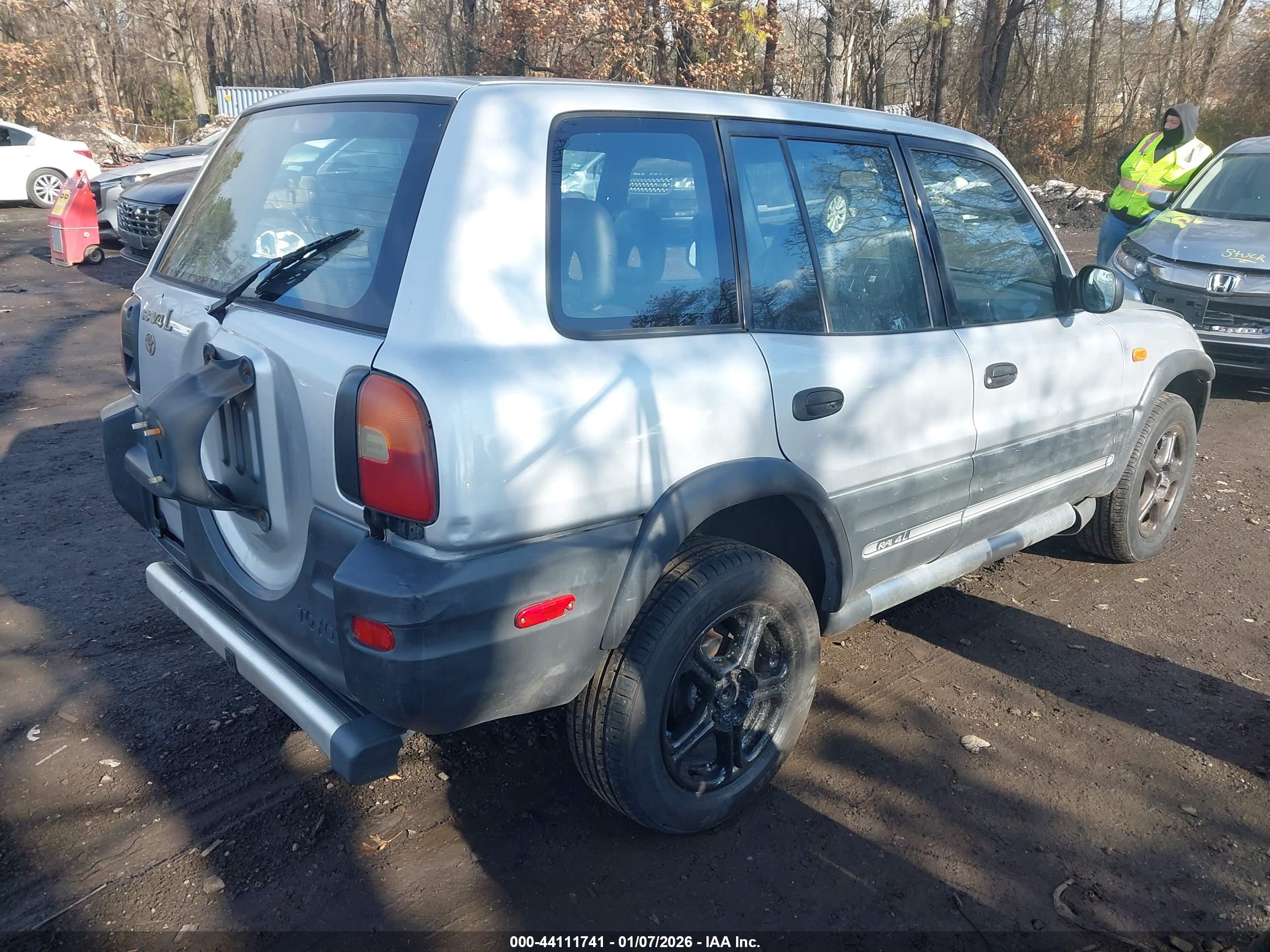 TOYOTA RAV4 image 4