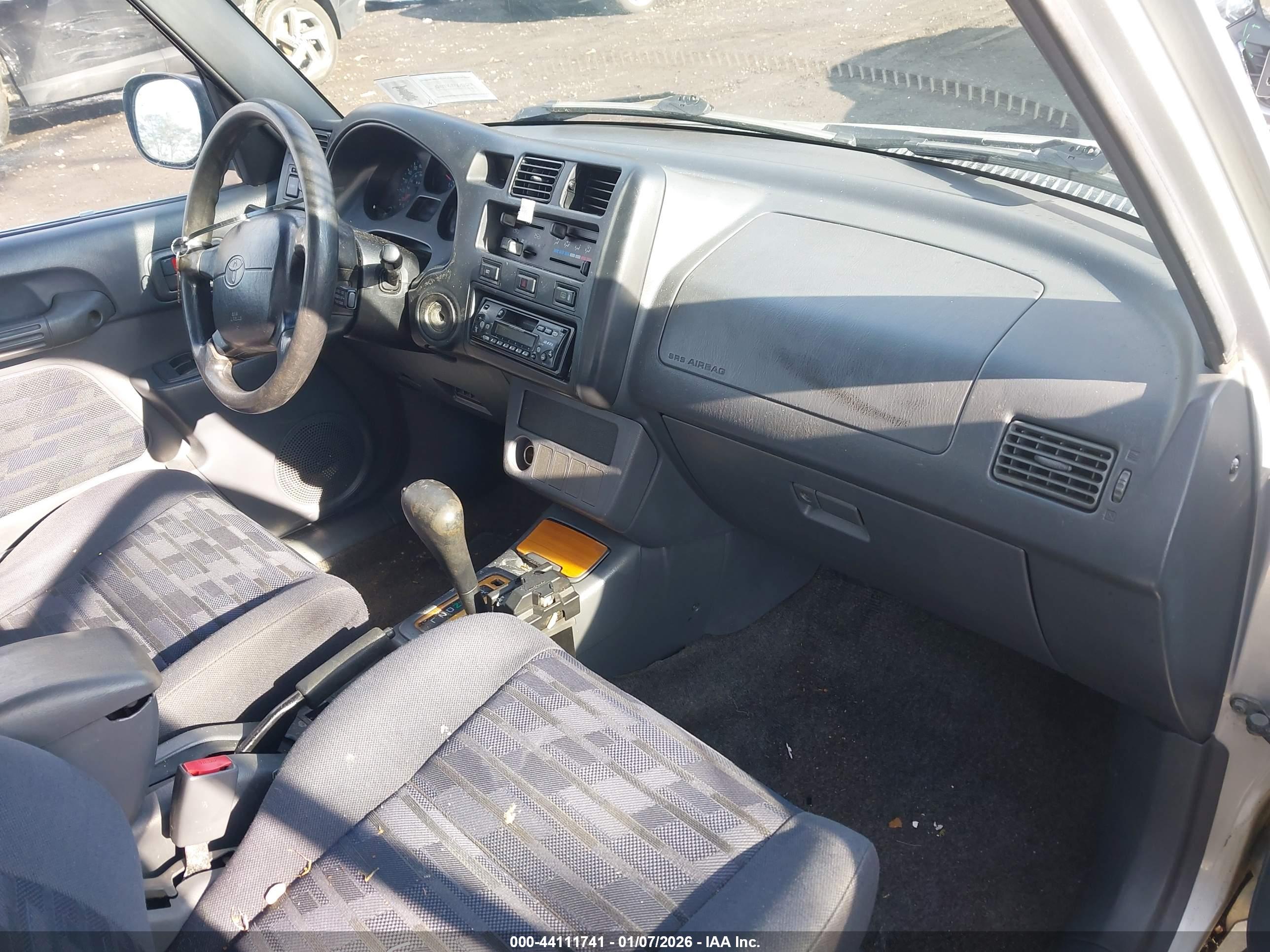 TOYOTA RAV4 image 5