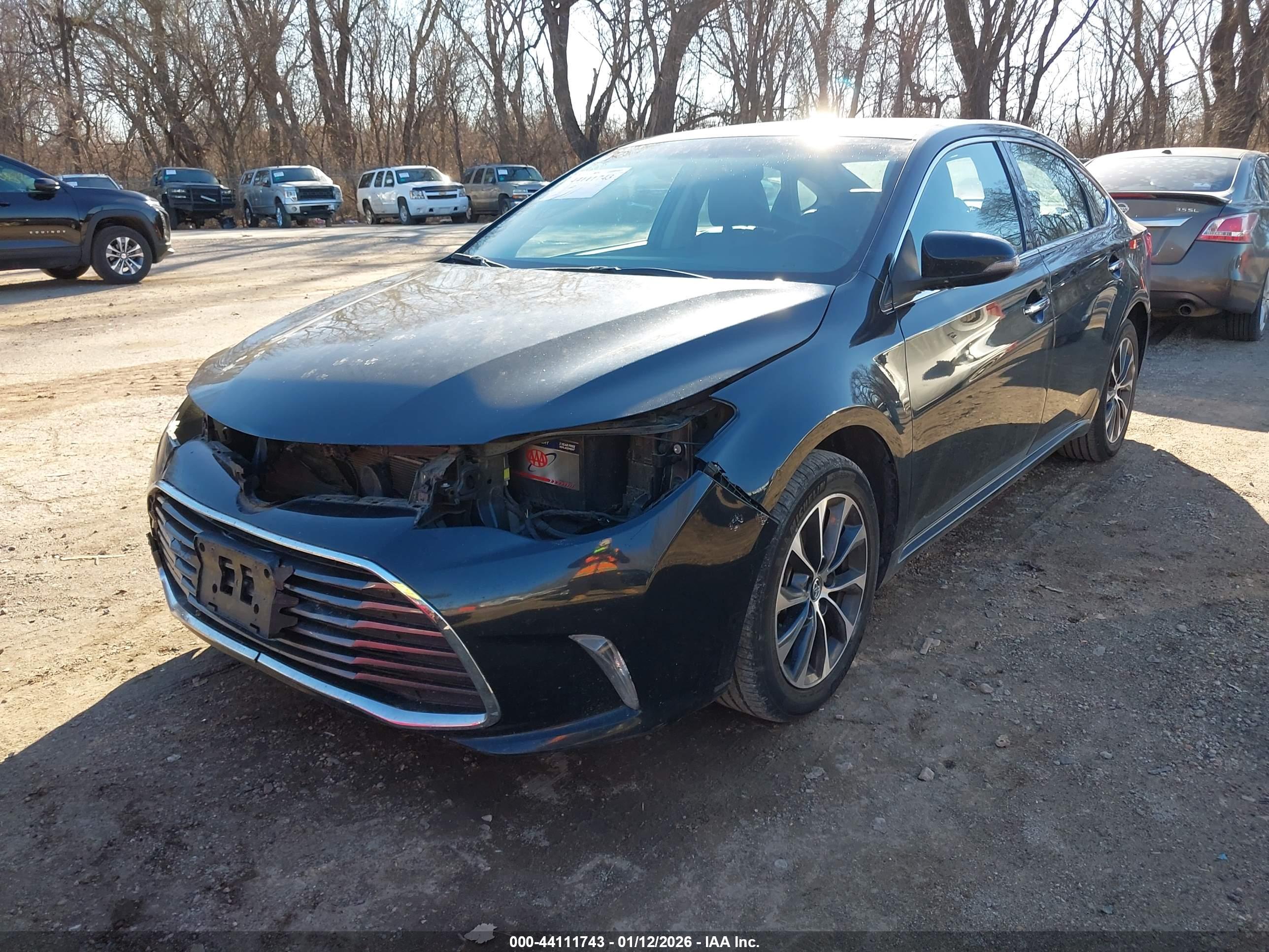 TOYOTA AVALON image 2