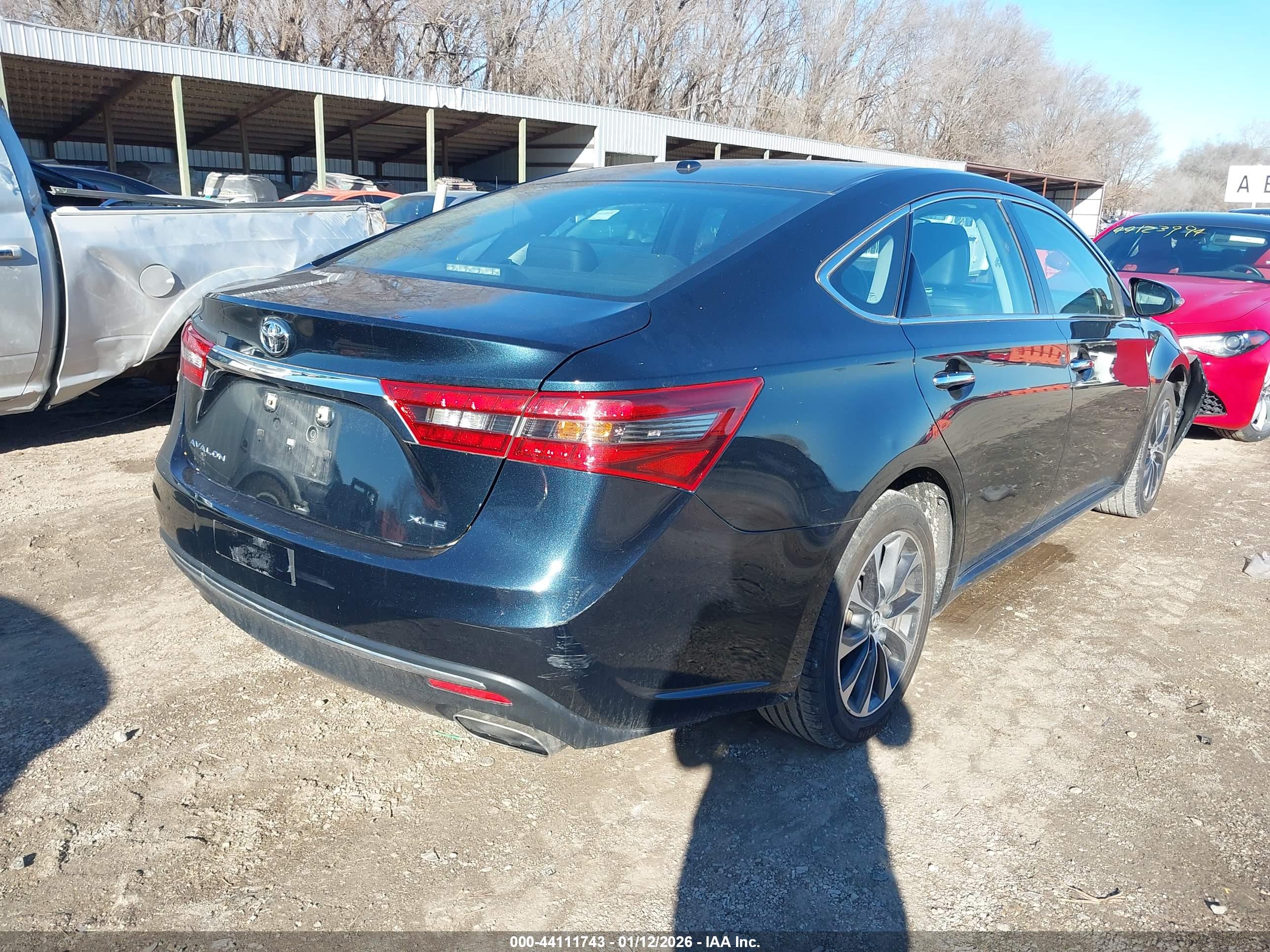 TOYOTA AVALON image 4
