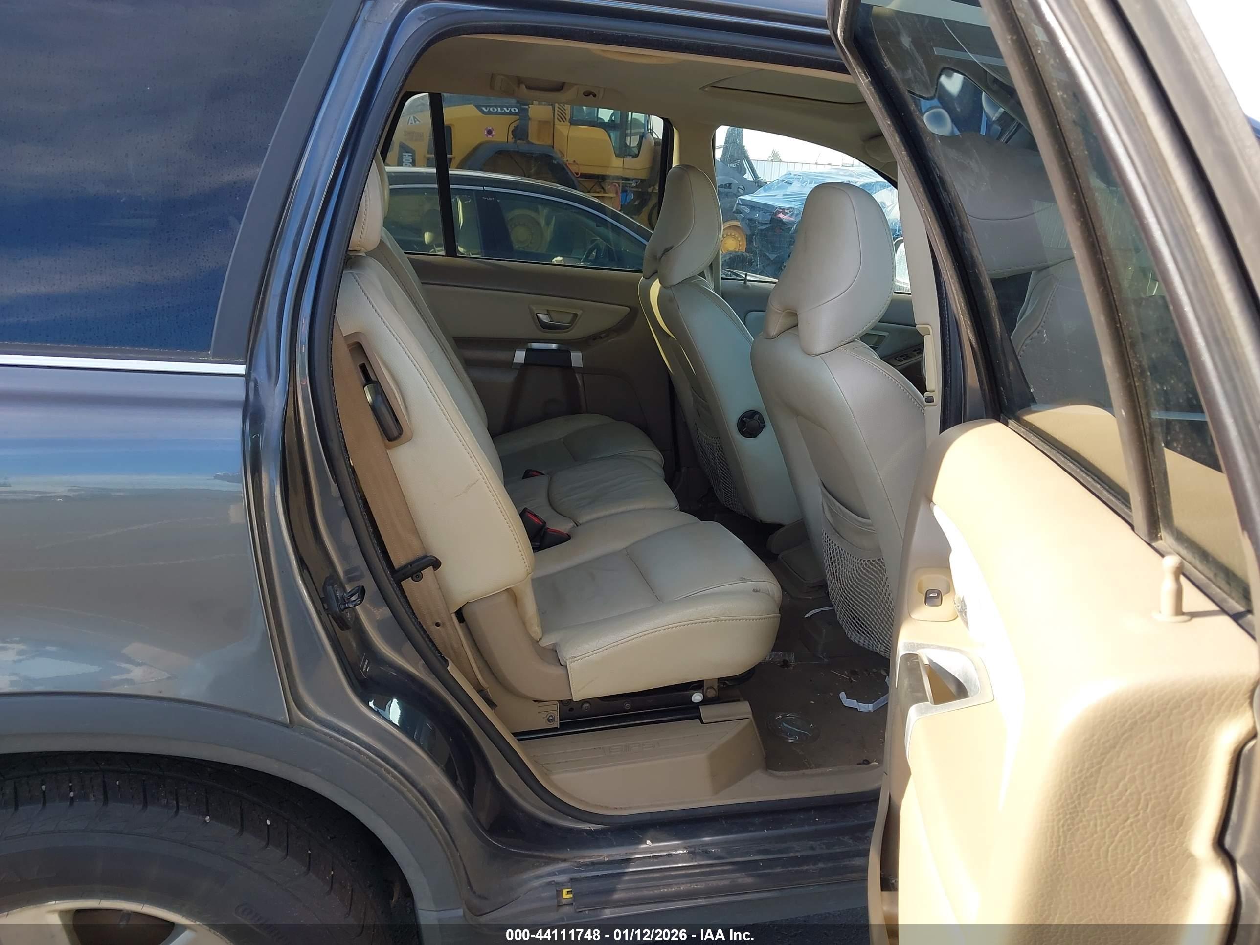 VOLVO XC90 image 8