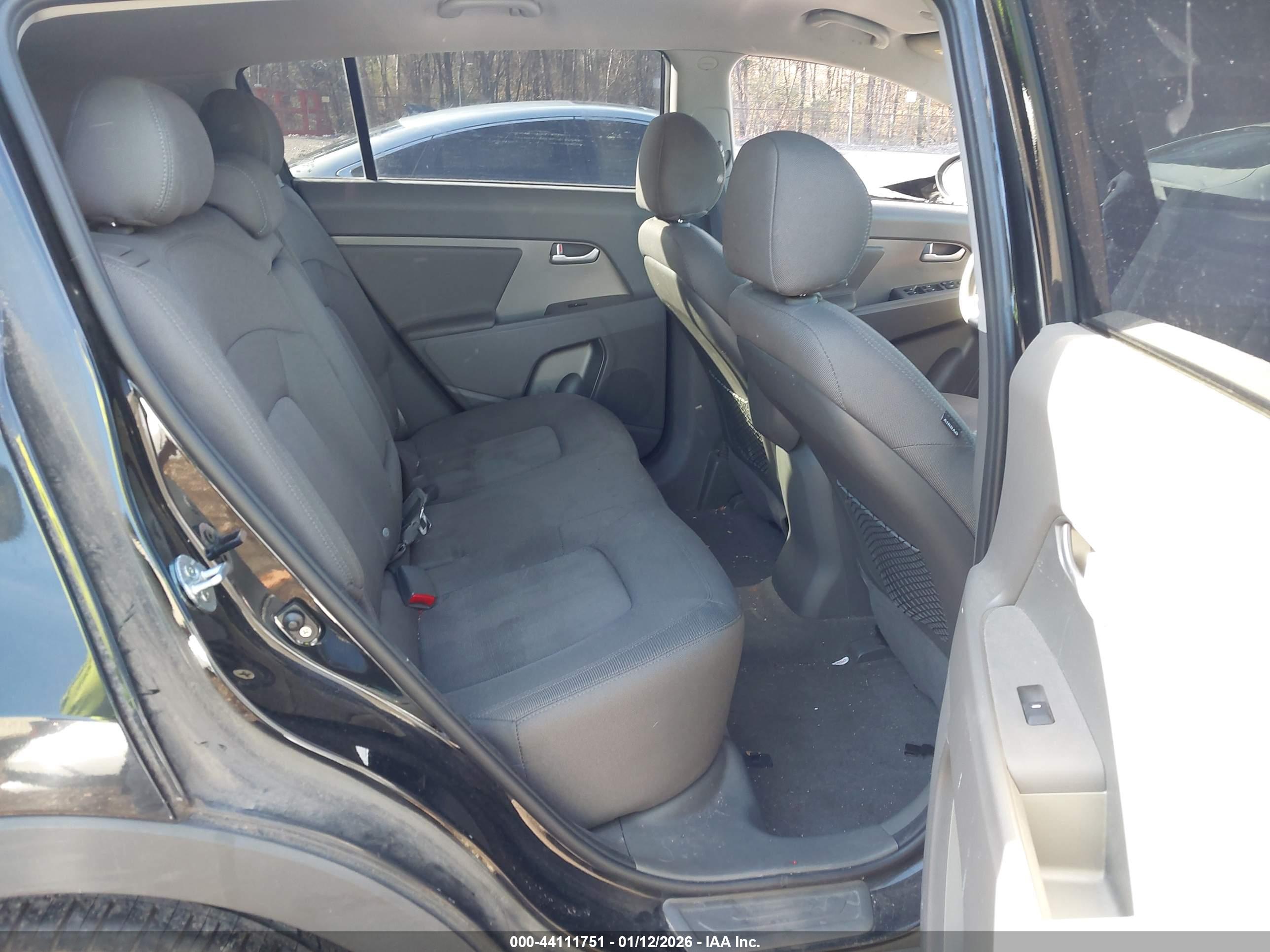 KIA SPORTAGE image 8