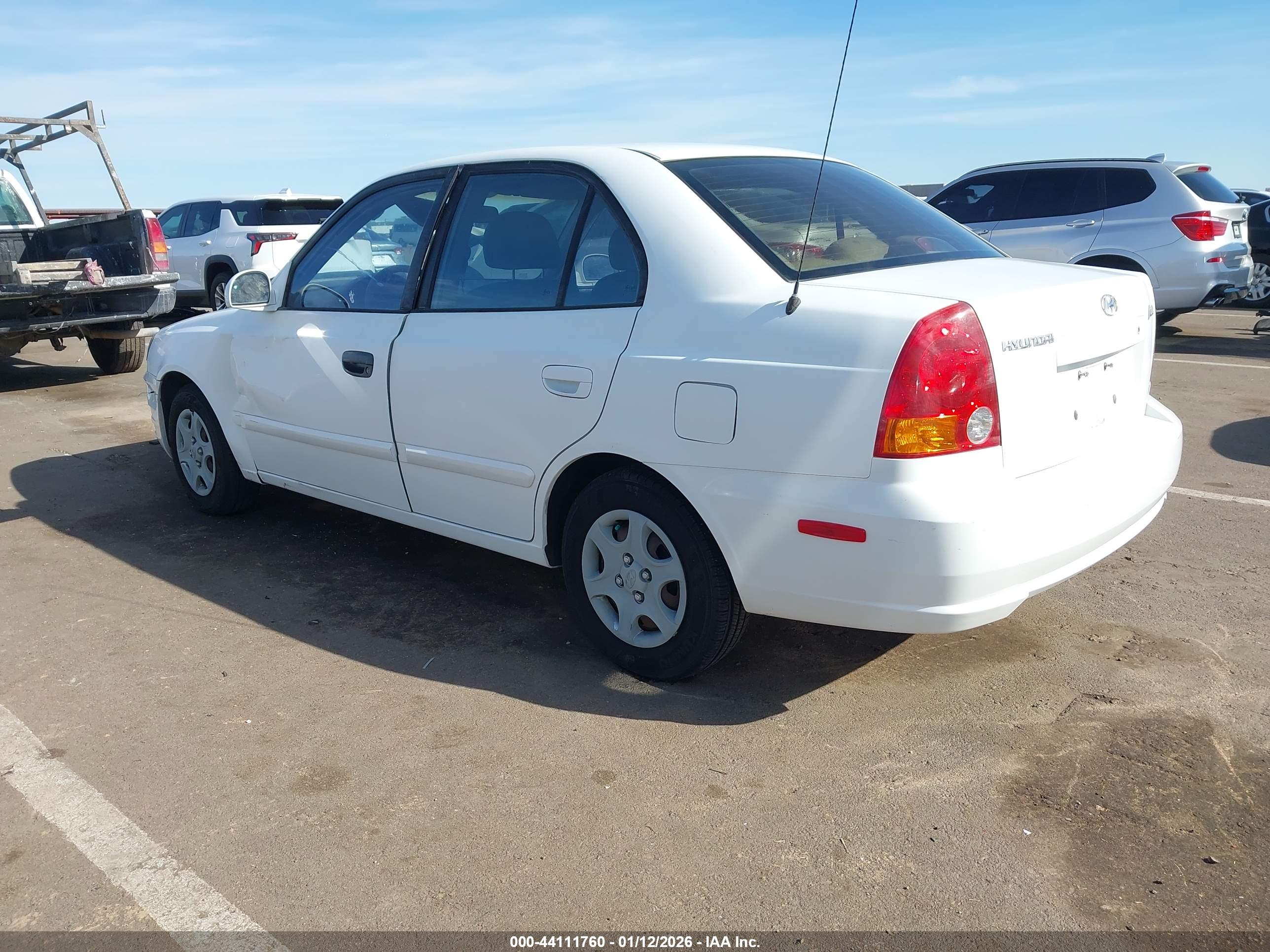 HYUNDAI ACCENT image 3