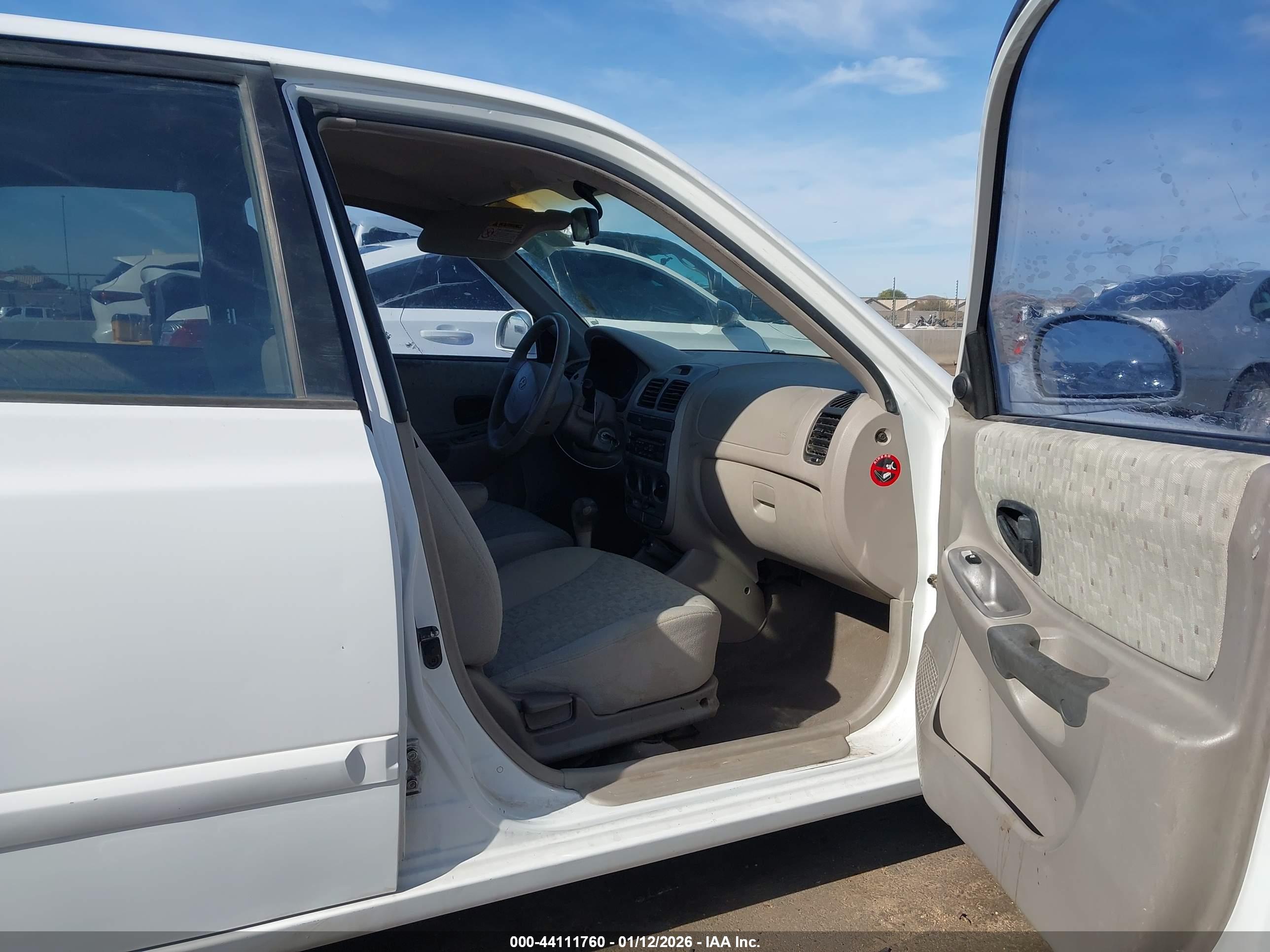 HYUNDAI ACCENT image 5