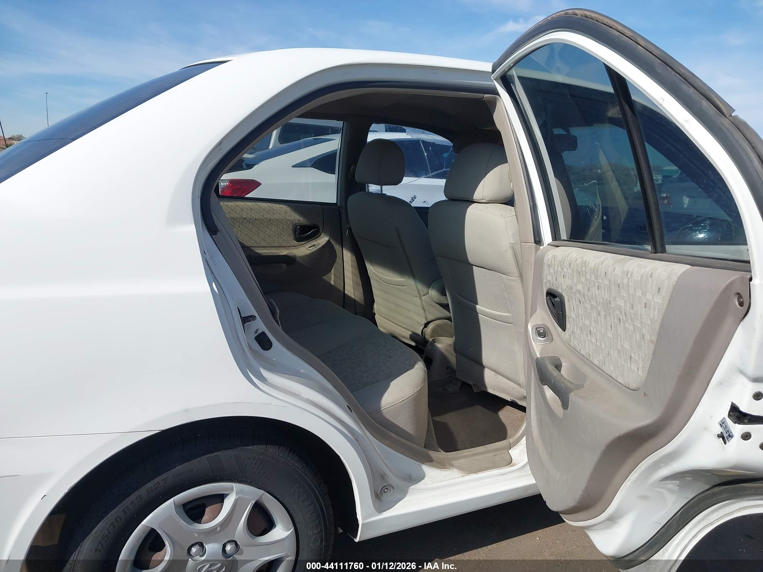 HYUNDAI ACCENT image 8