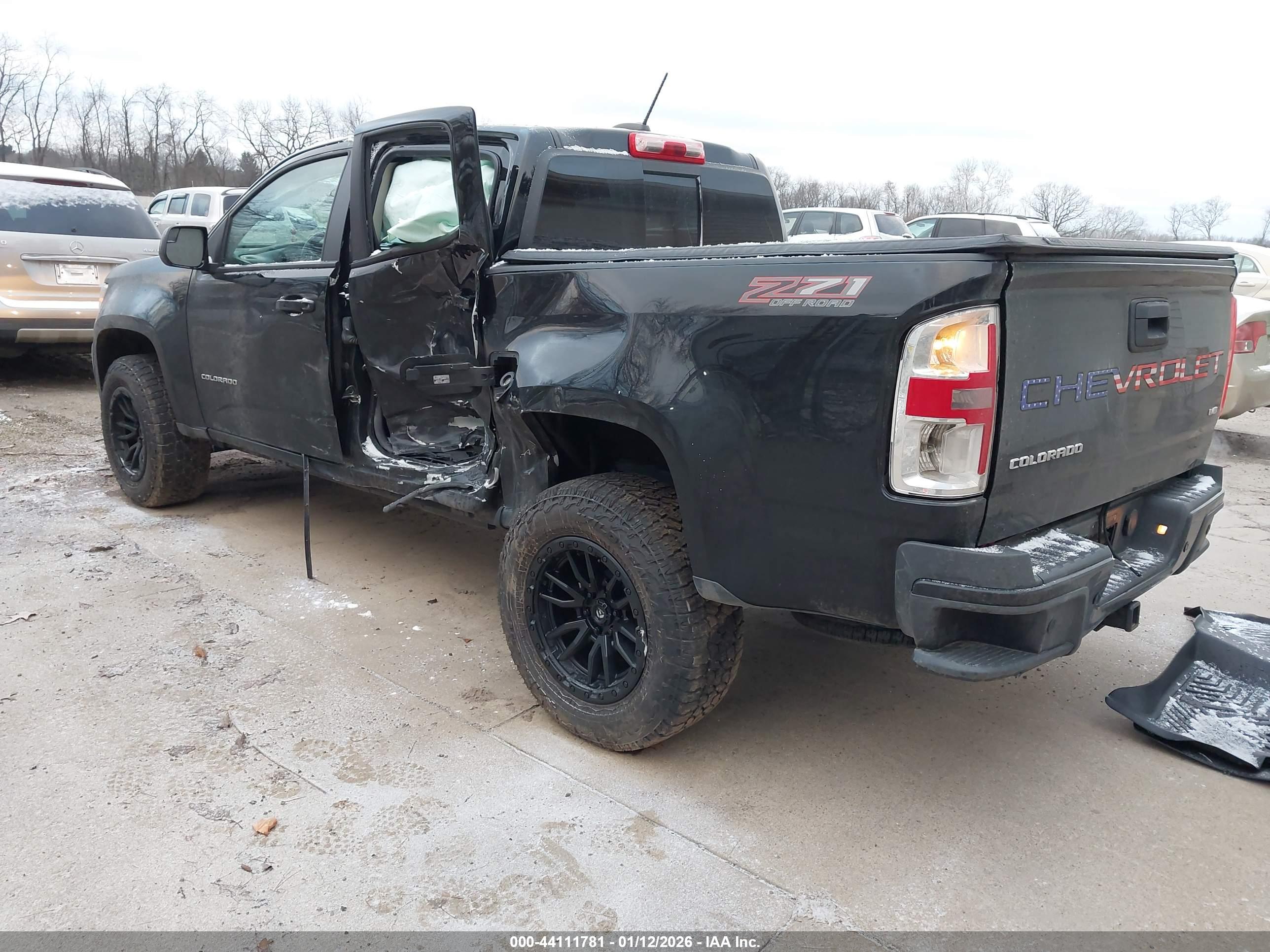 CHEVROLET COLORADO image 3