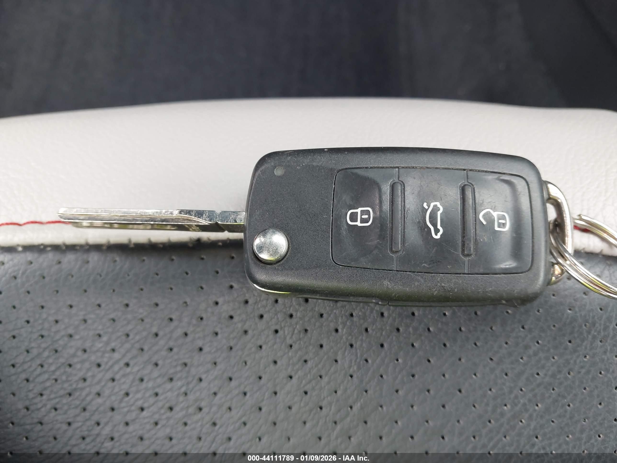 VOLKSWAGEN BEETLE image 11