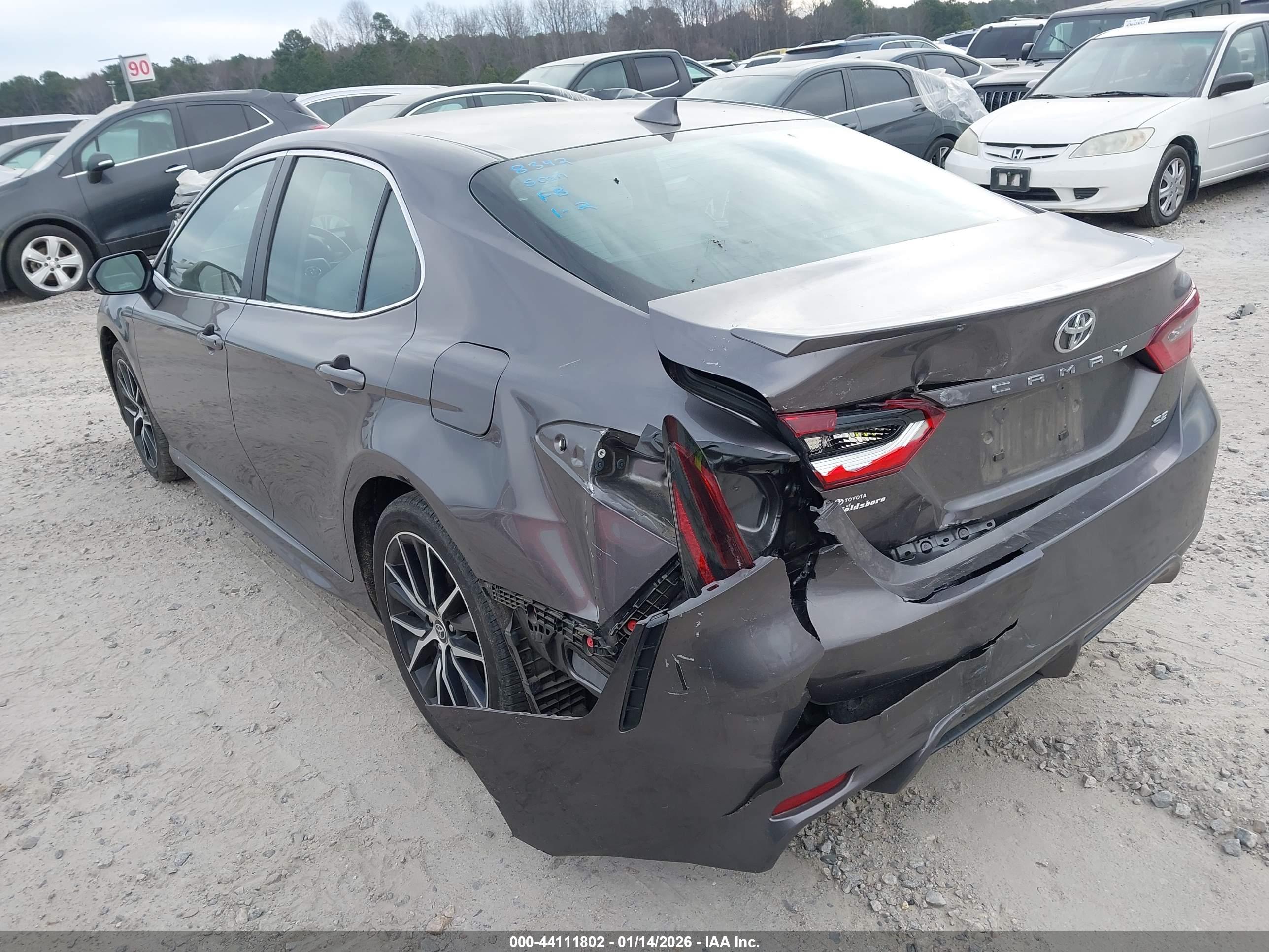 TOYOTA CAMRY image 3