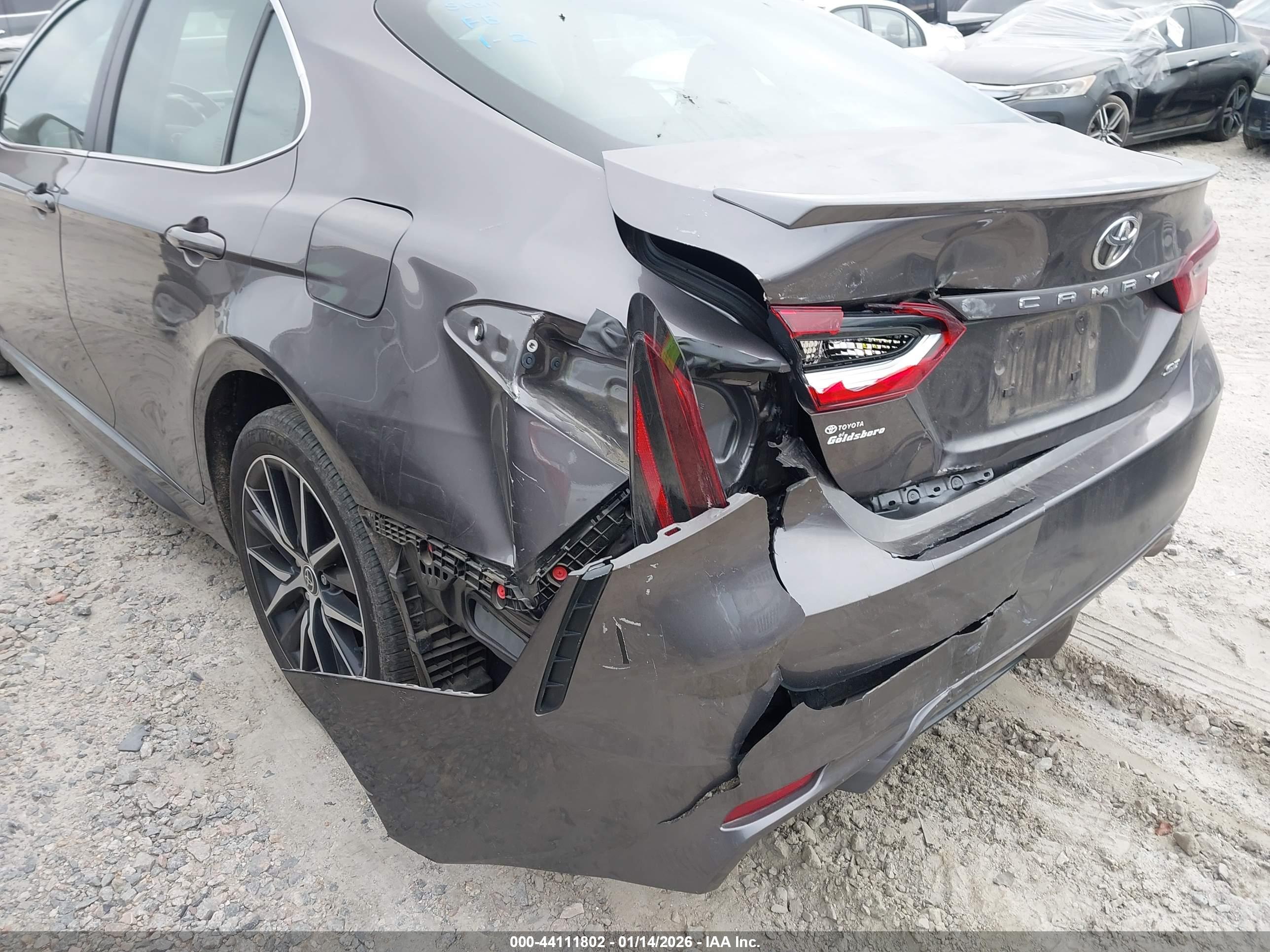 TOYOTA CAMRY image 6