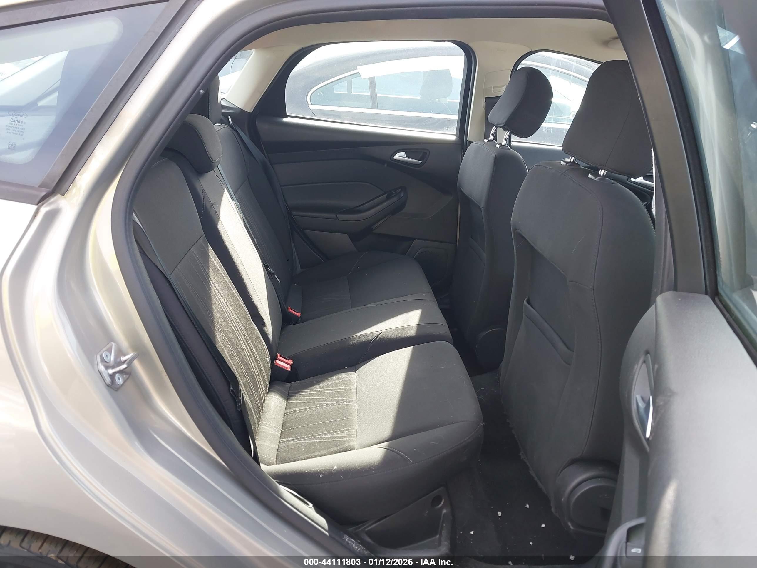 FORD FOCUS image 8