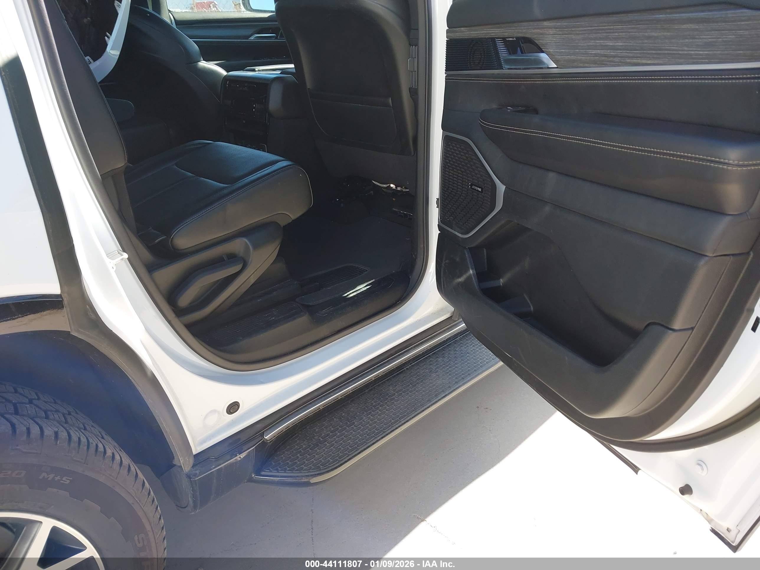 JEEP WAGONEER image 8