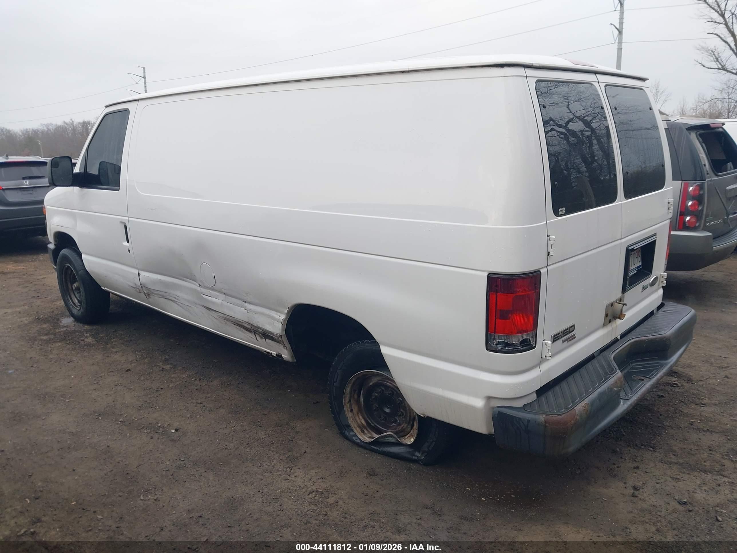 FORD E-150 image 3