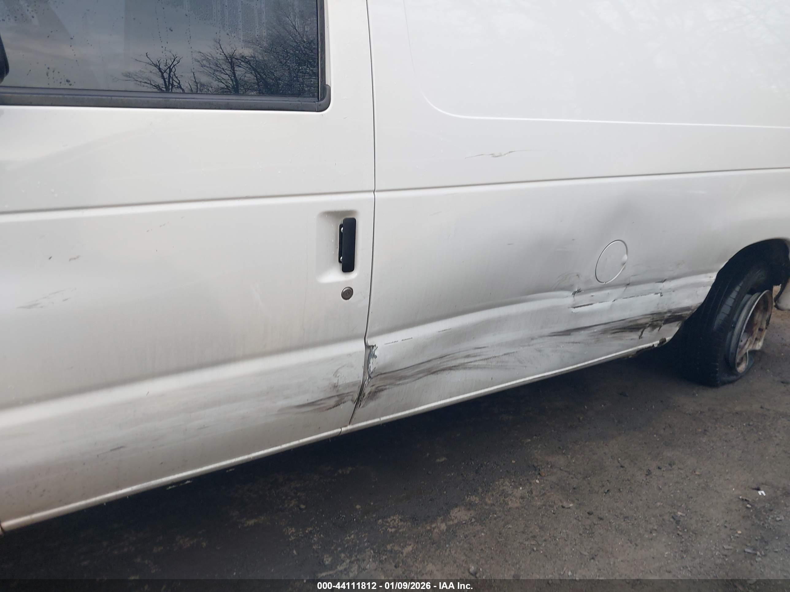 FORD E-150 image 6