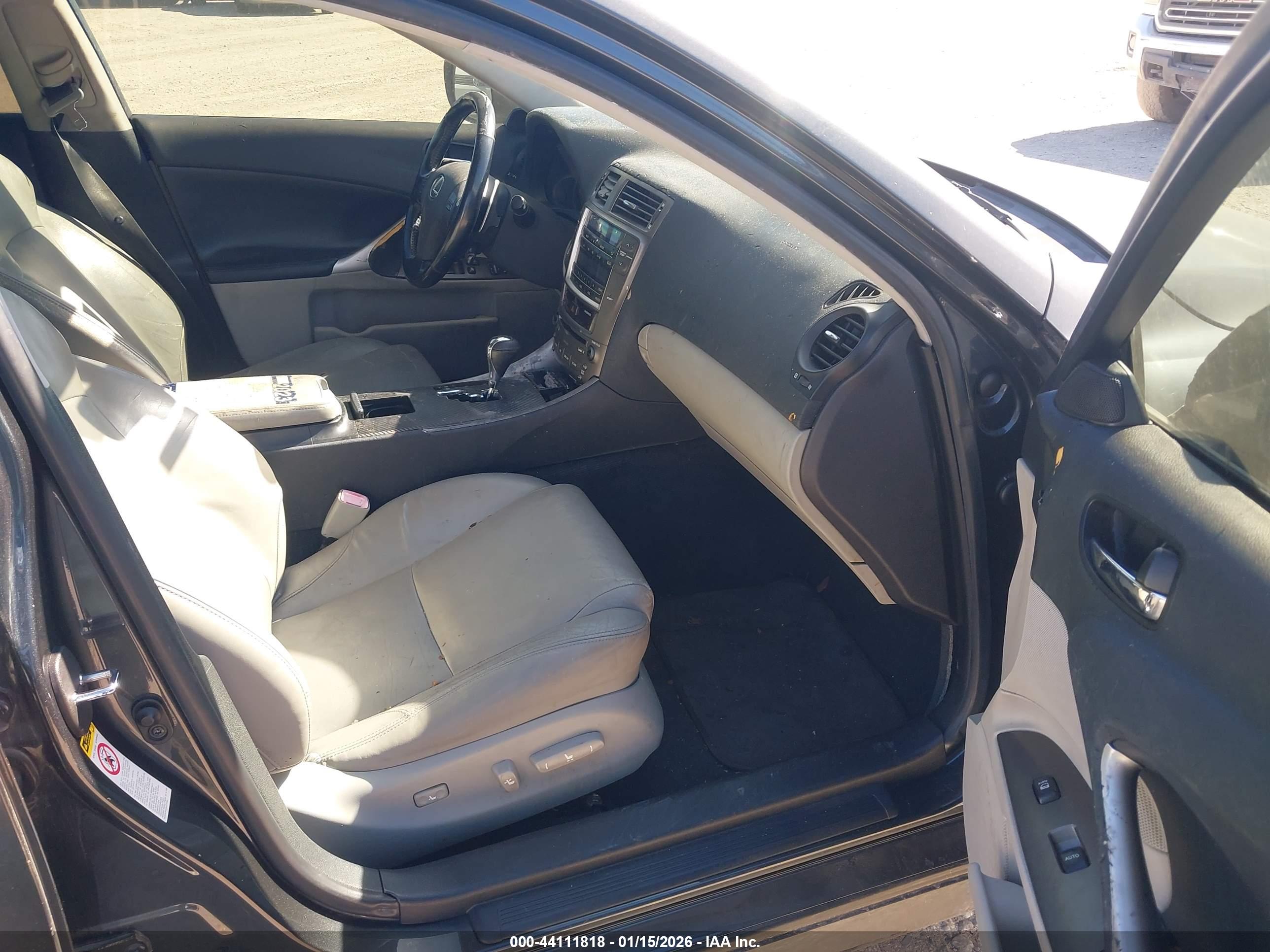 LEXUS IS image 5