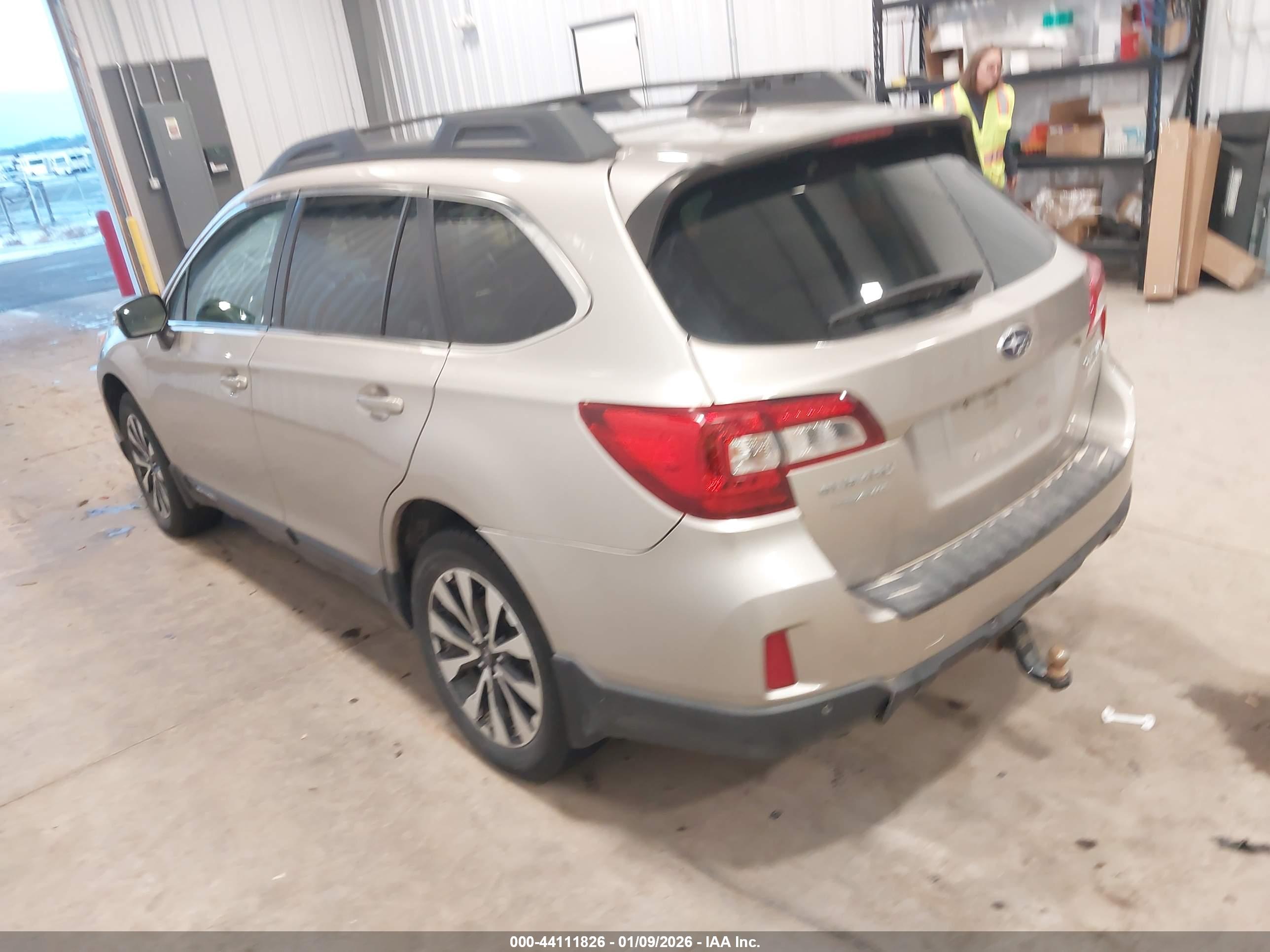 SUBARU OUTBACK image 3