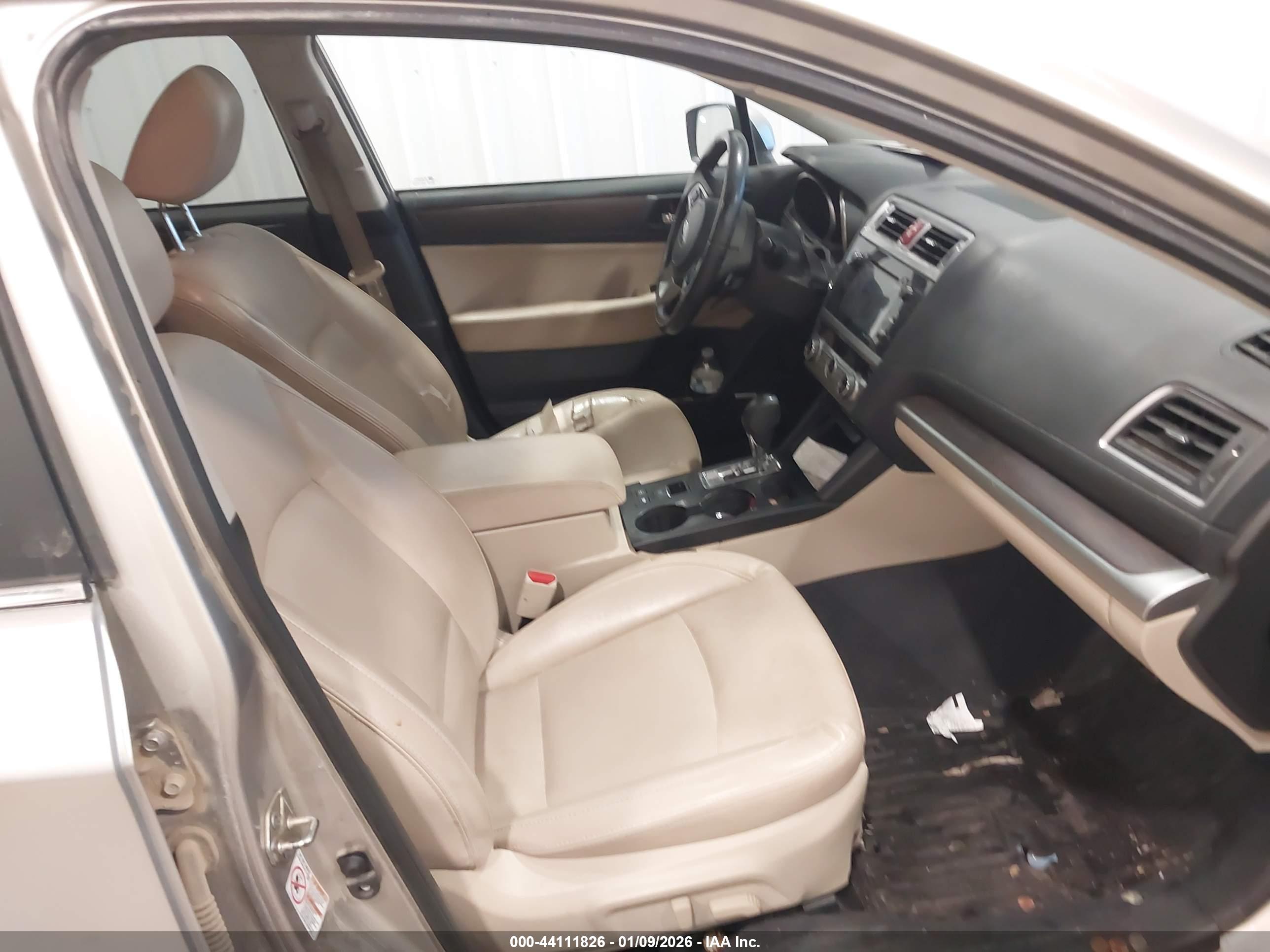 SUBARU OUTBACK image 5