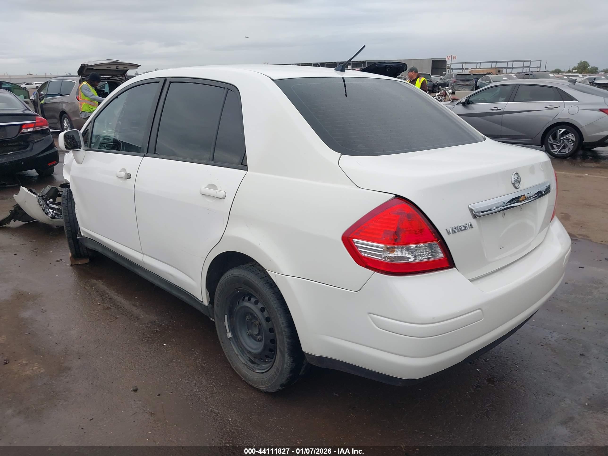 NISSAN VERSA image 3