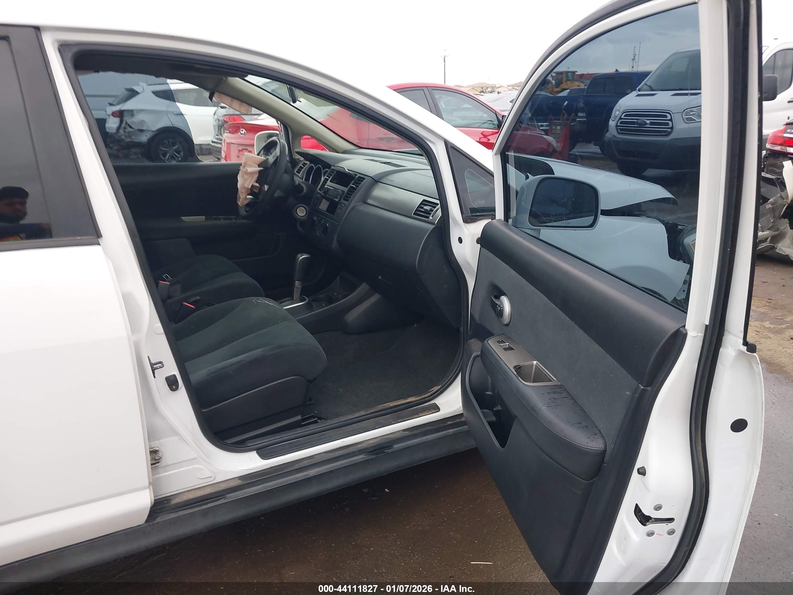 NISSAN VERSA image 5