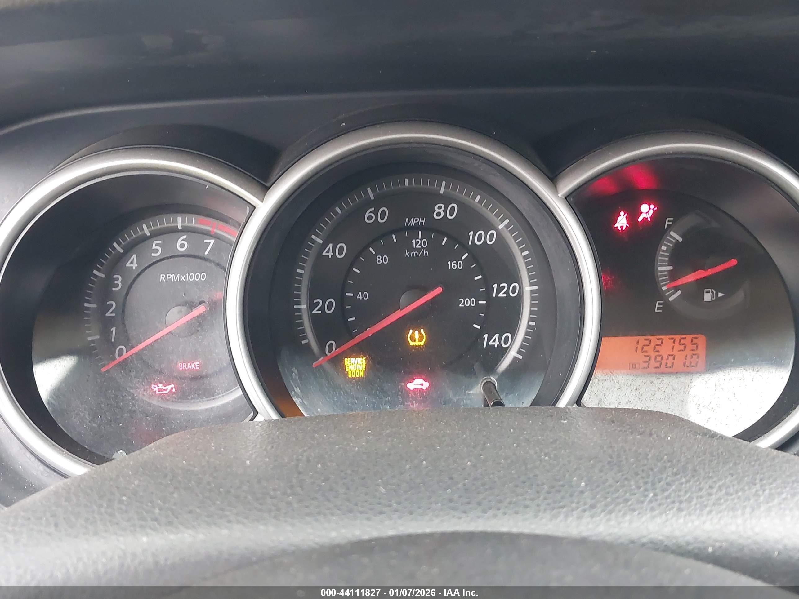 NISSAN VERSA image 7