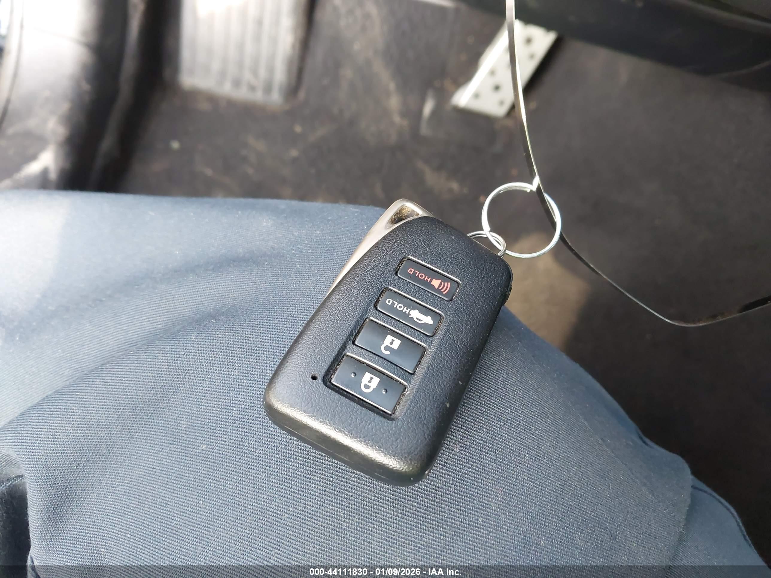 LEXUS IS image 11