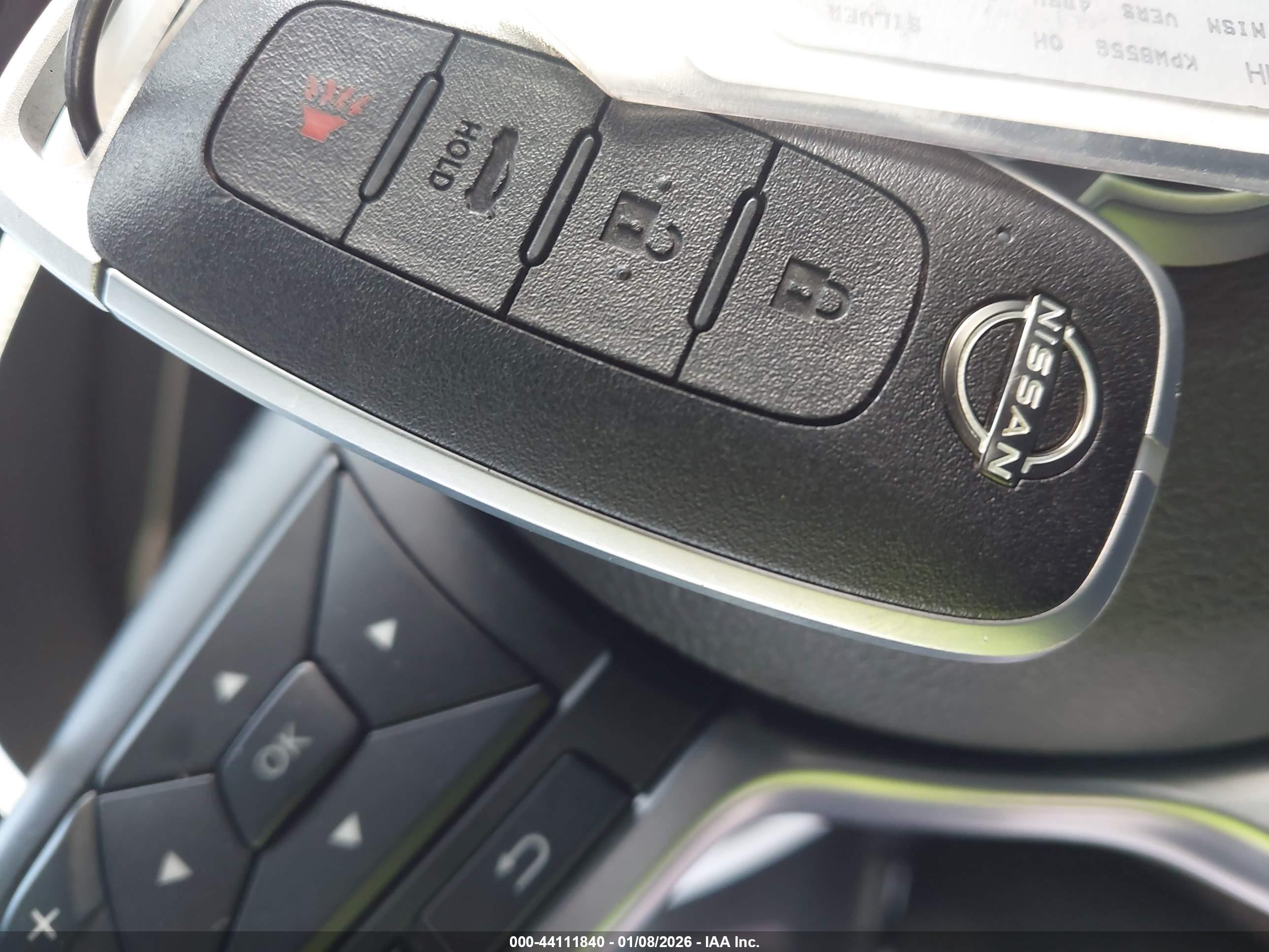 NISSAN VERSA image 11