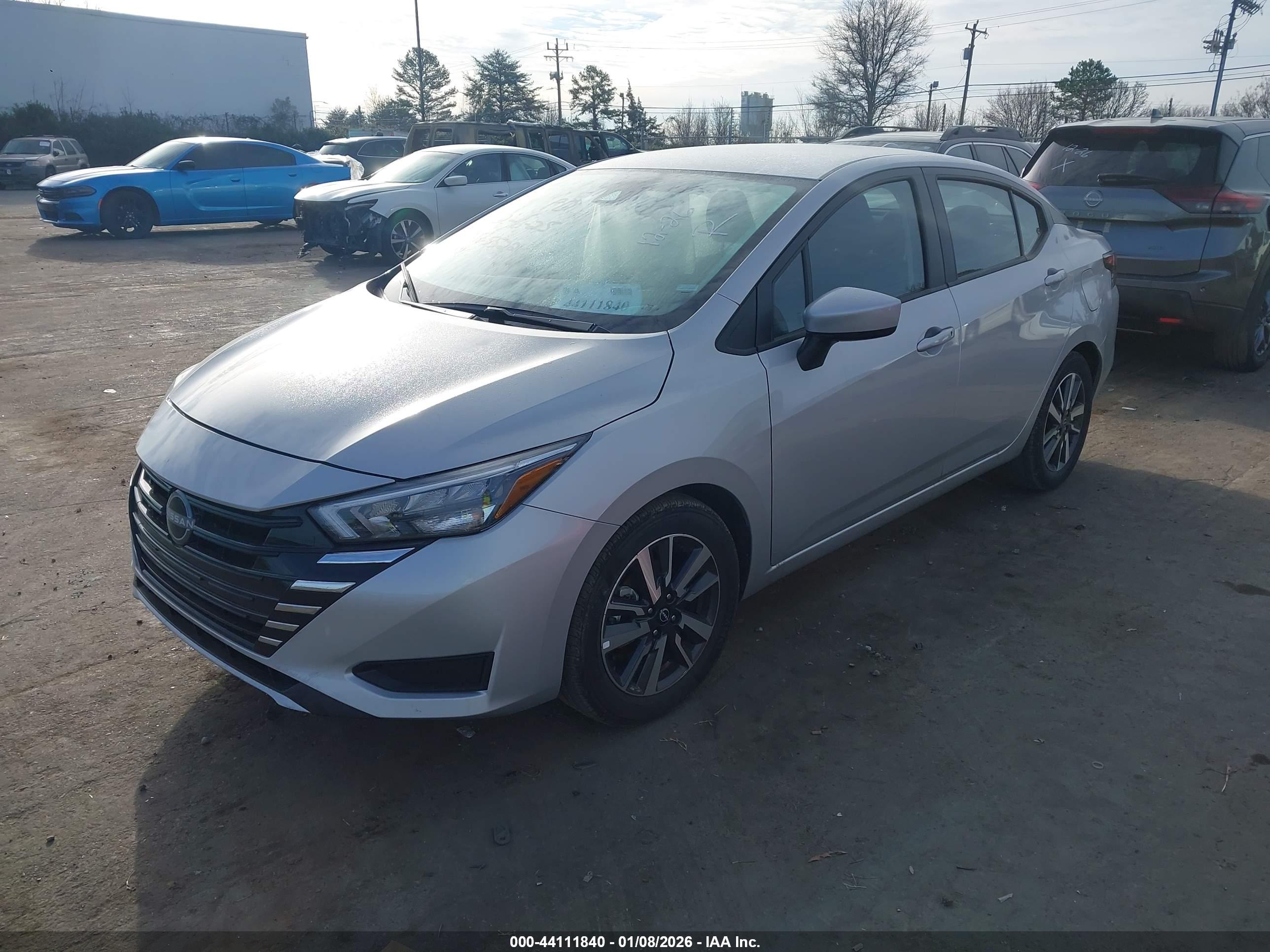 NISSAN VERSA image 2