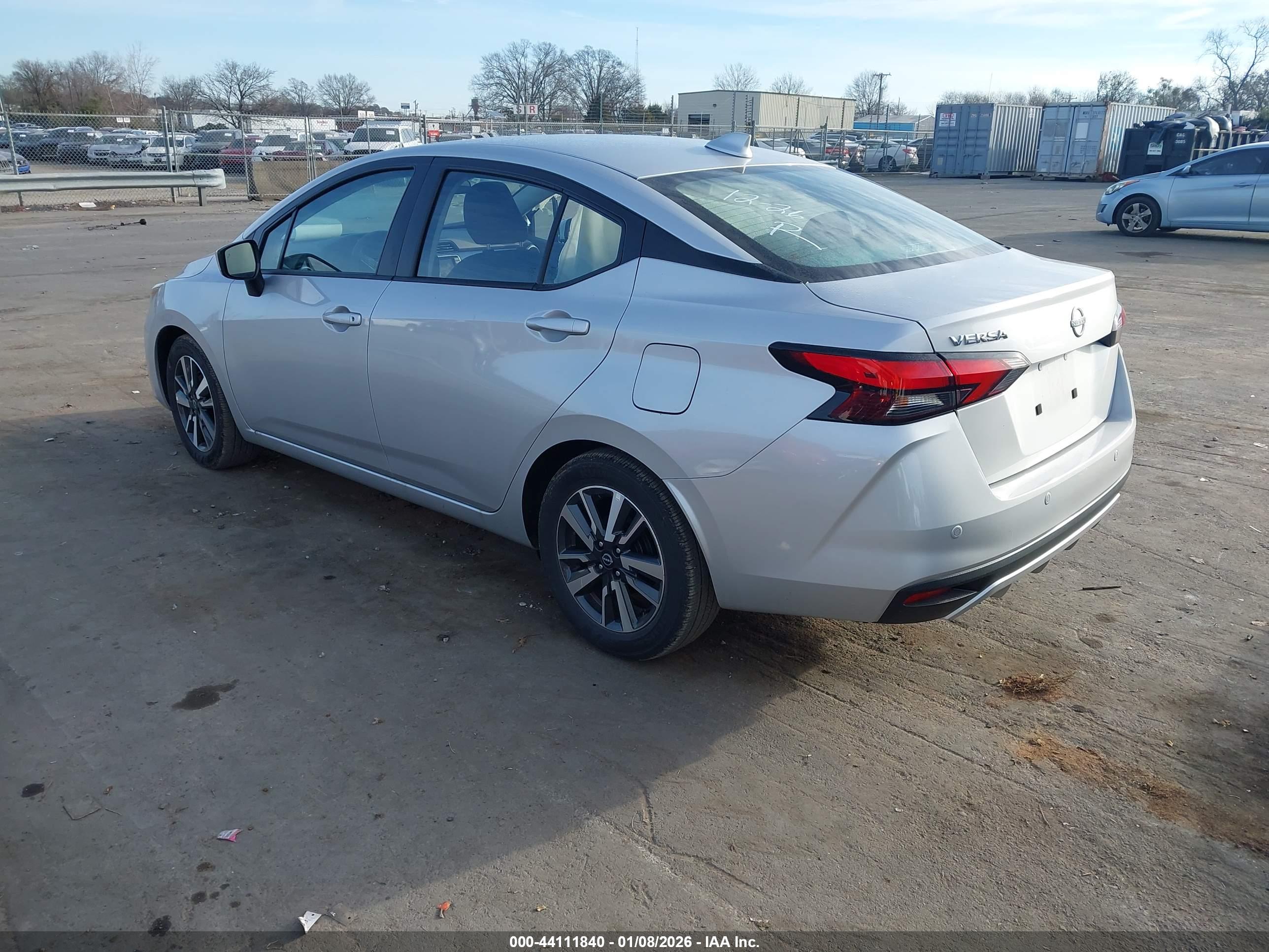 NISSAN VERSA image 3