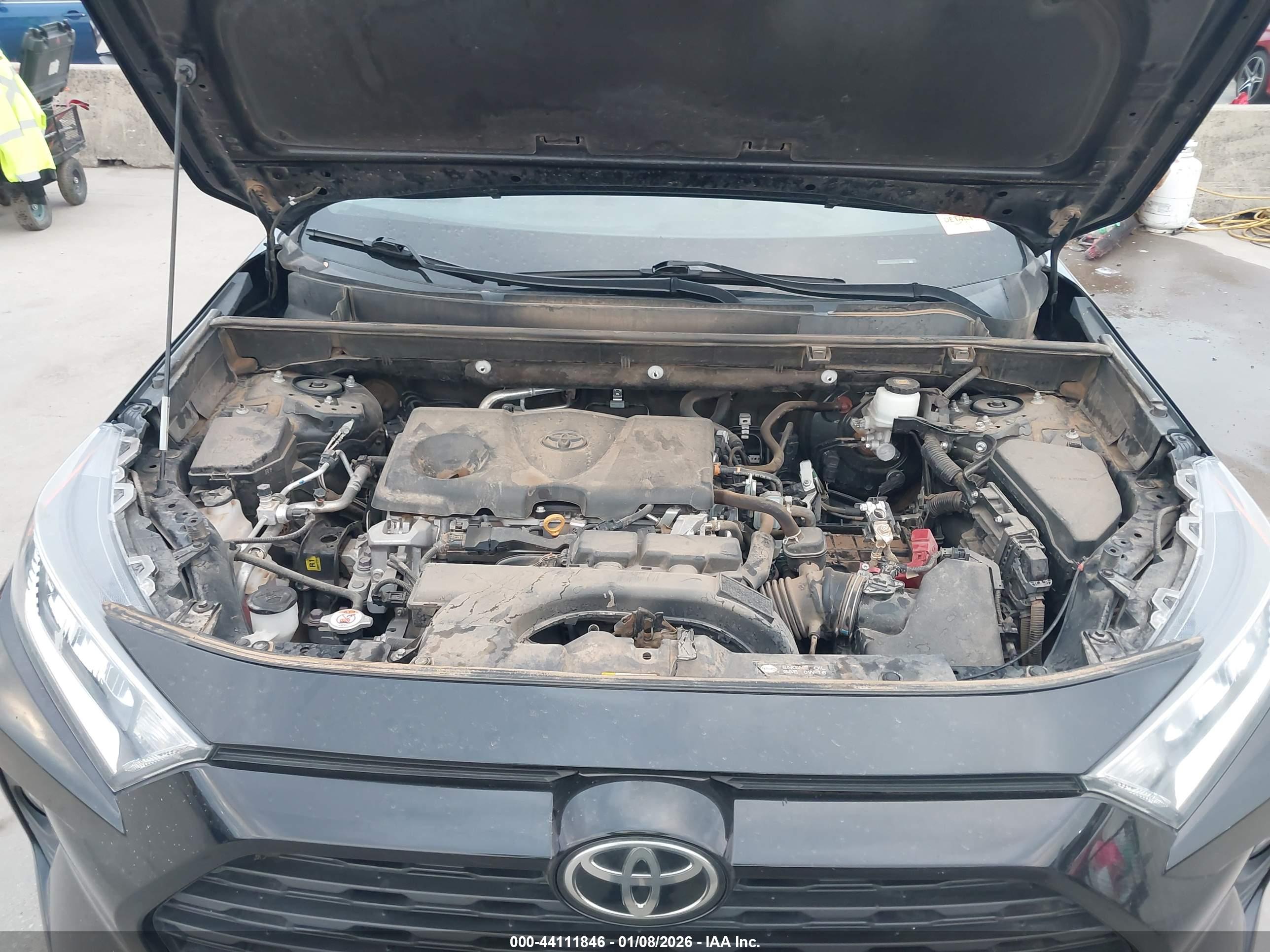 TOYOTA RAV4 image 10