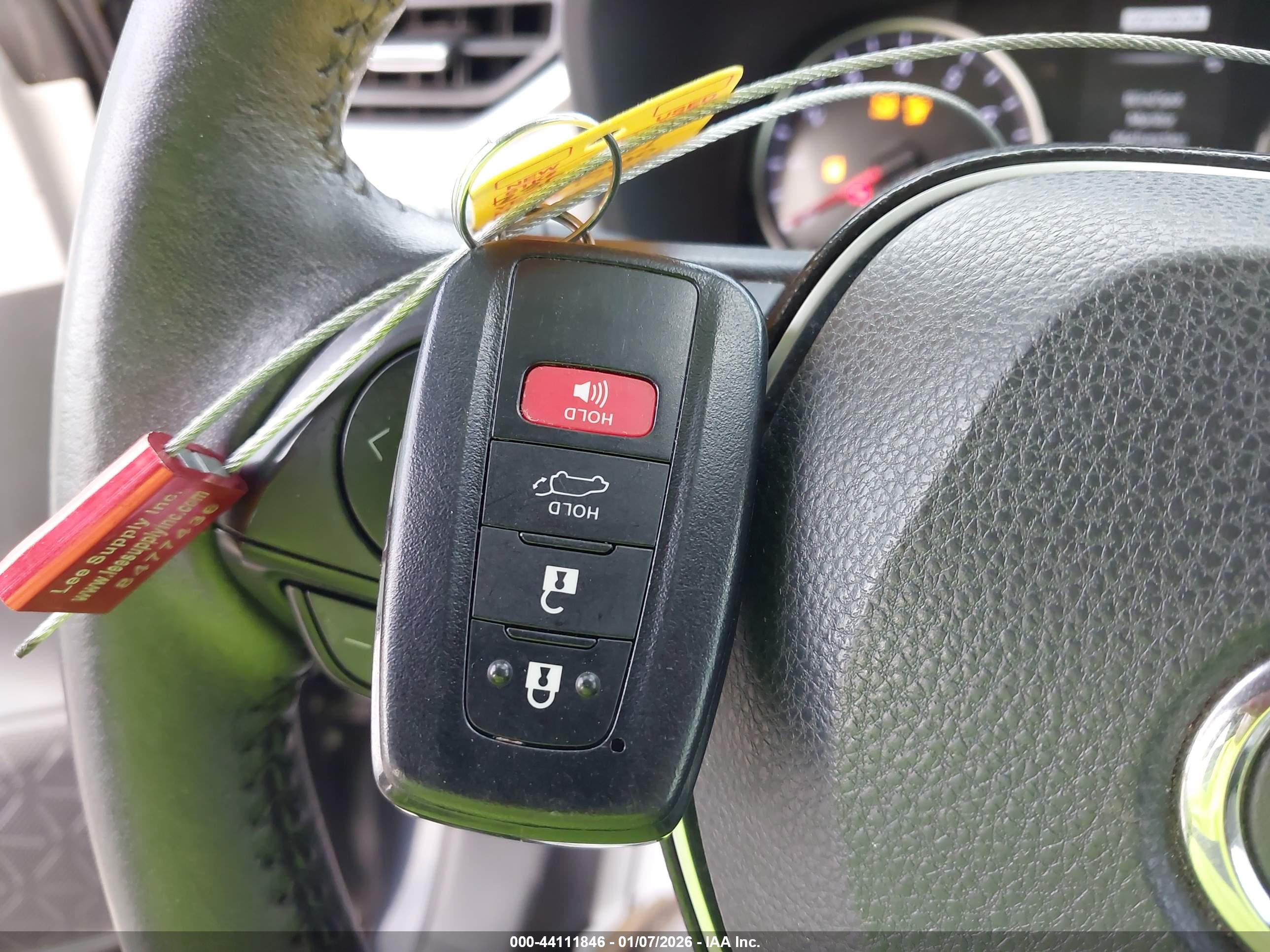 TOYOTA RAV4 image 11