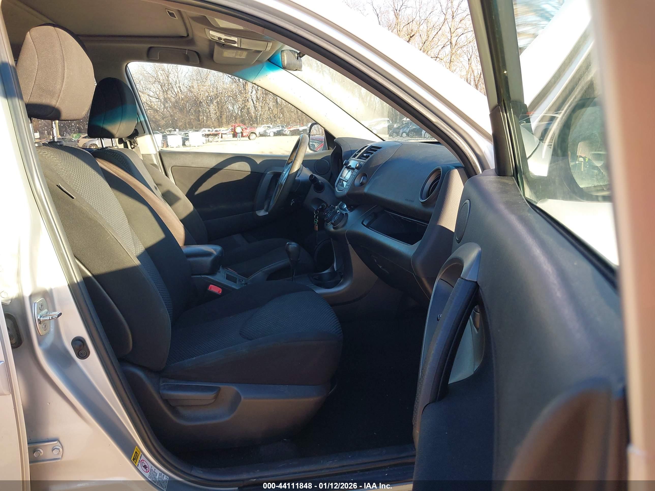 TOYOTA RAV4 image 5