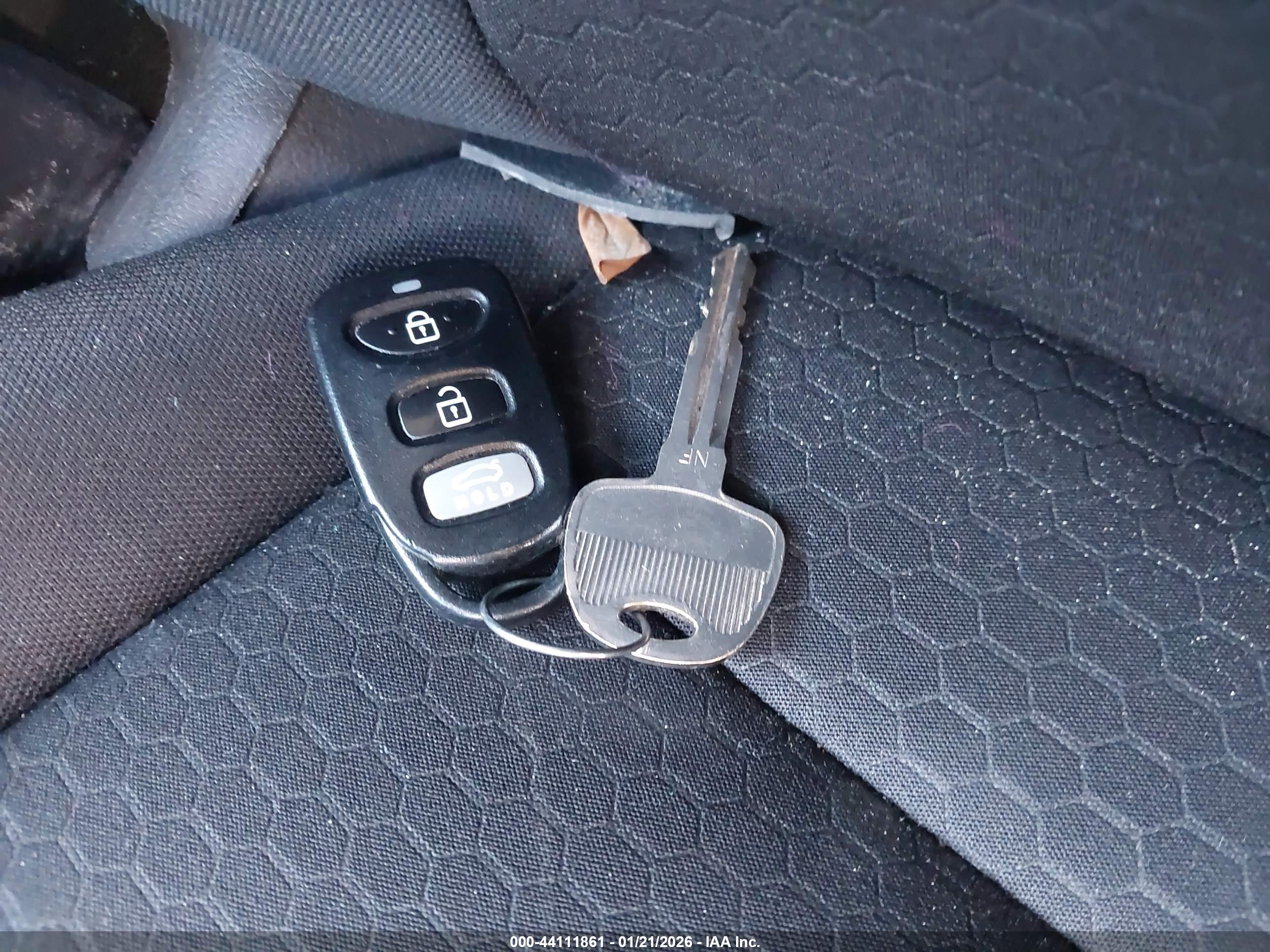 HYUNDAI ELANTRA image 11