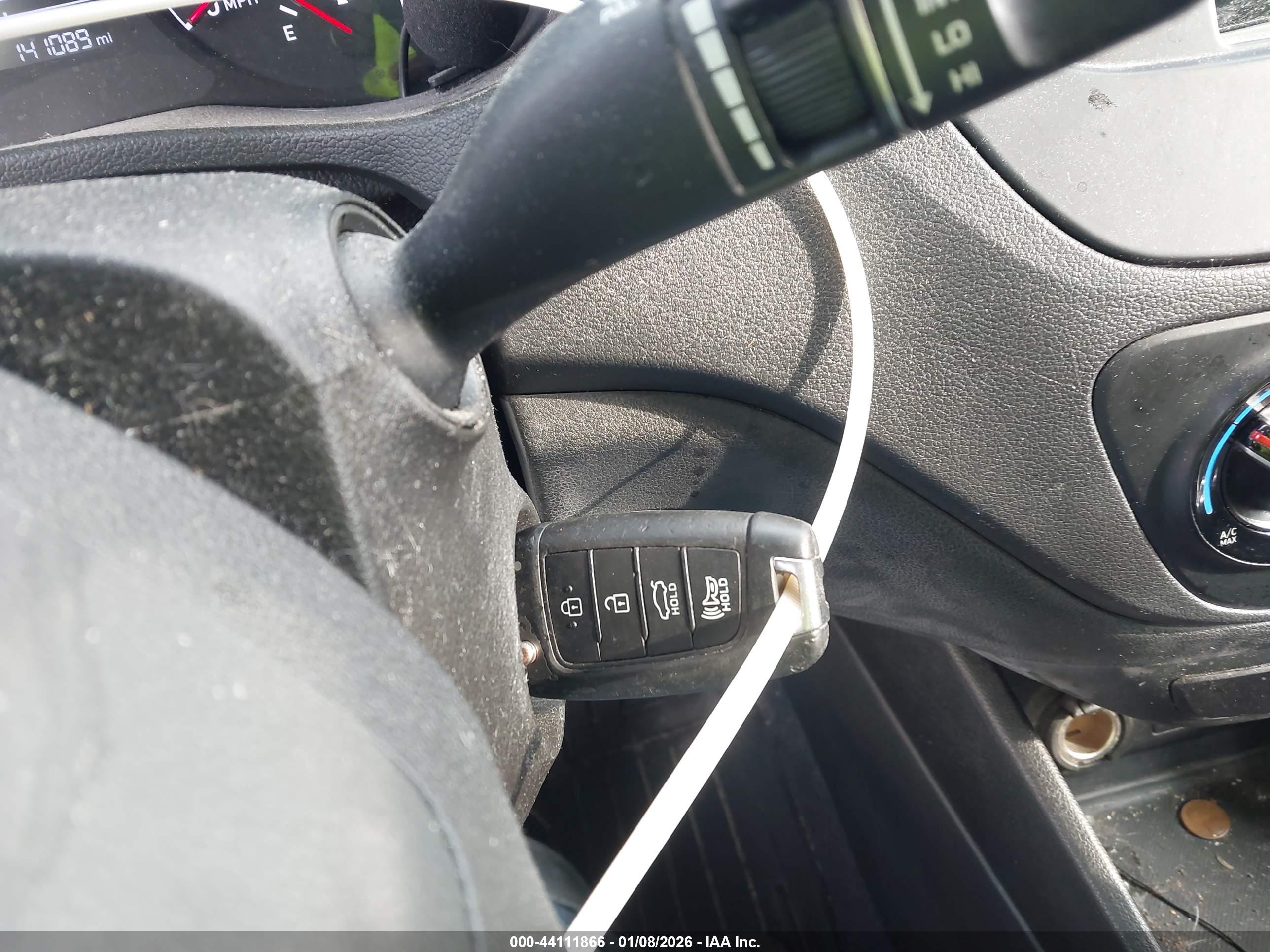 HYUNDAI ACCENT image 11