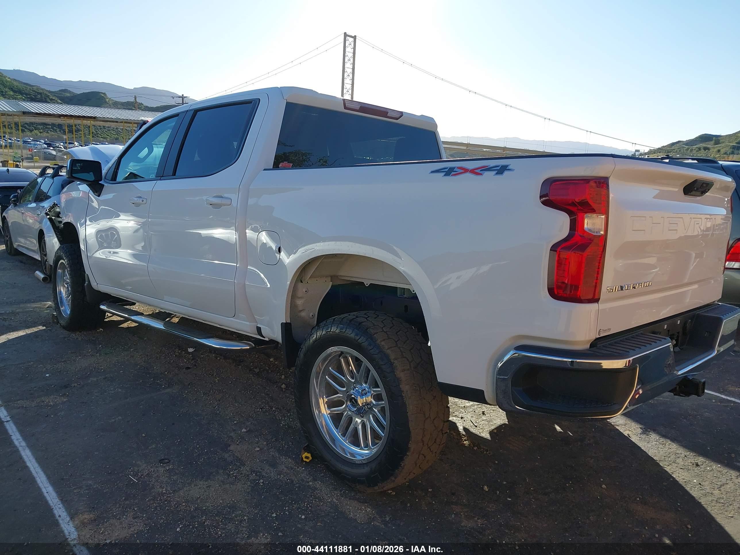 CHEVROLET SILVERADO image 3