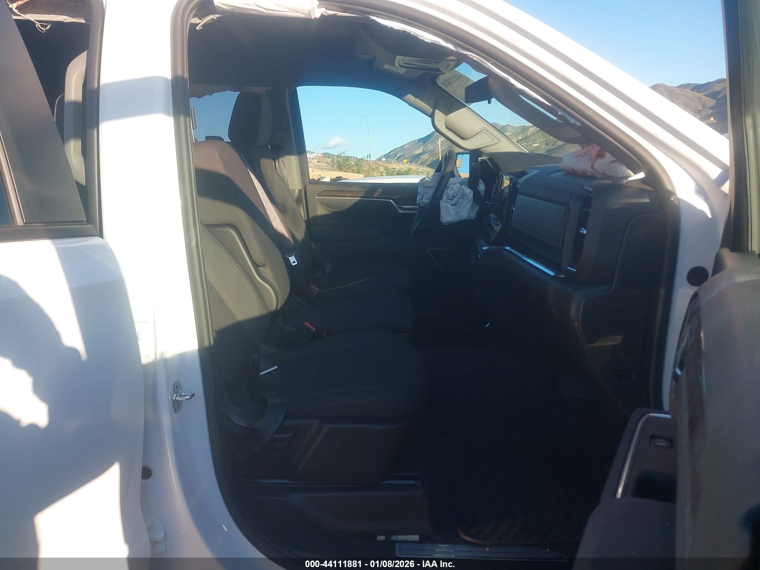 CHEVROLET SILVERADO image 5