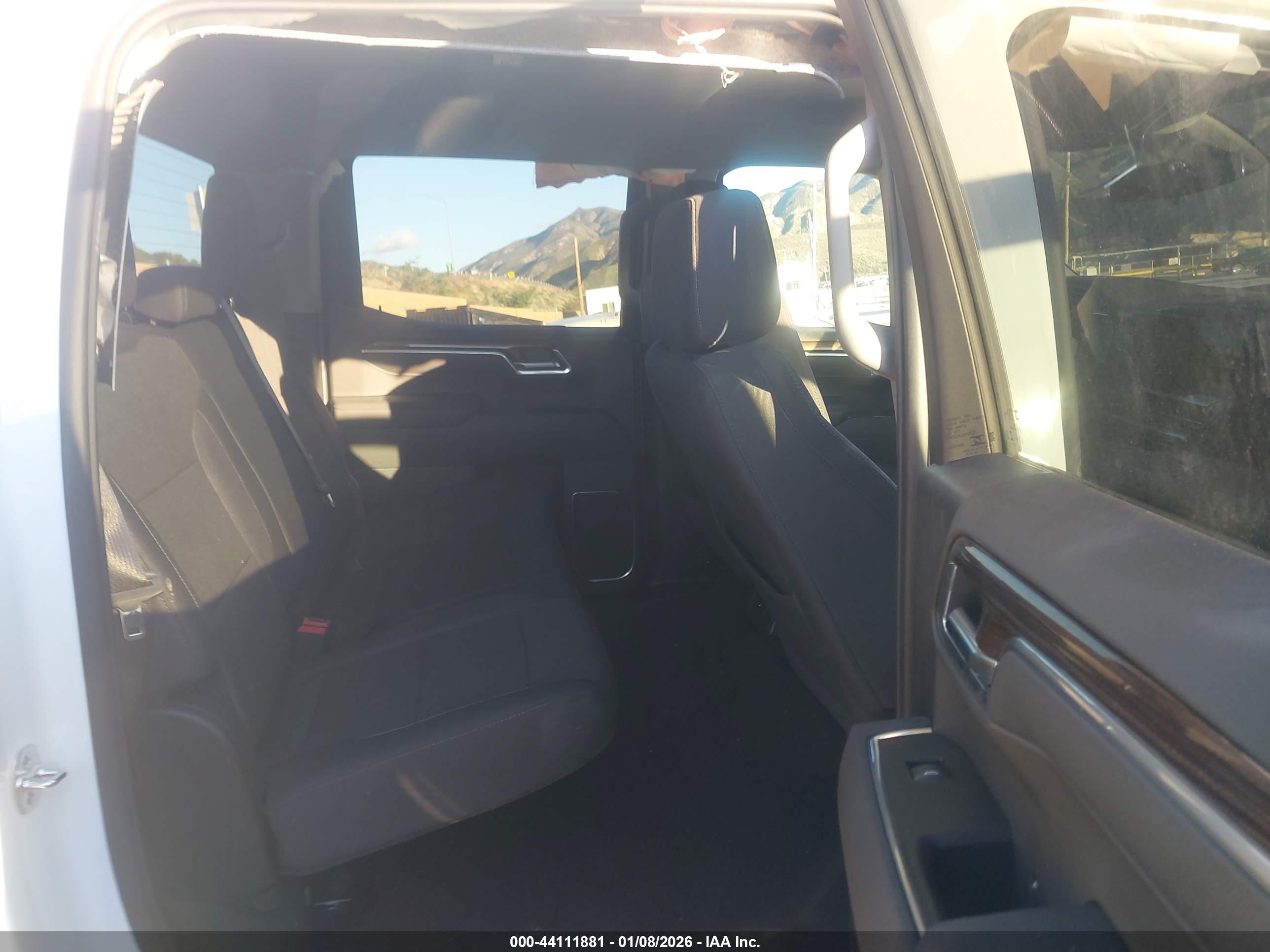 CHEVROLET SILVERADO image 8